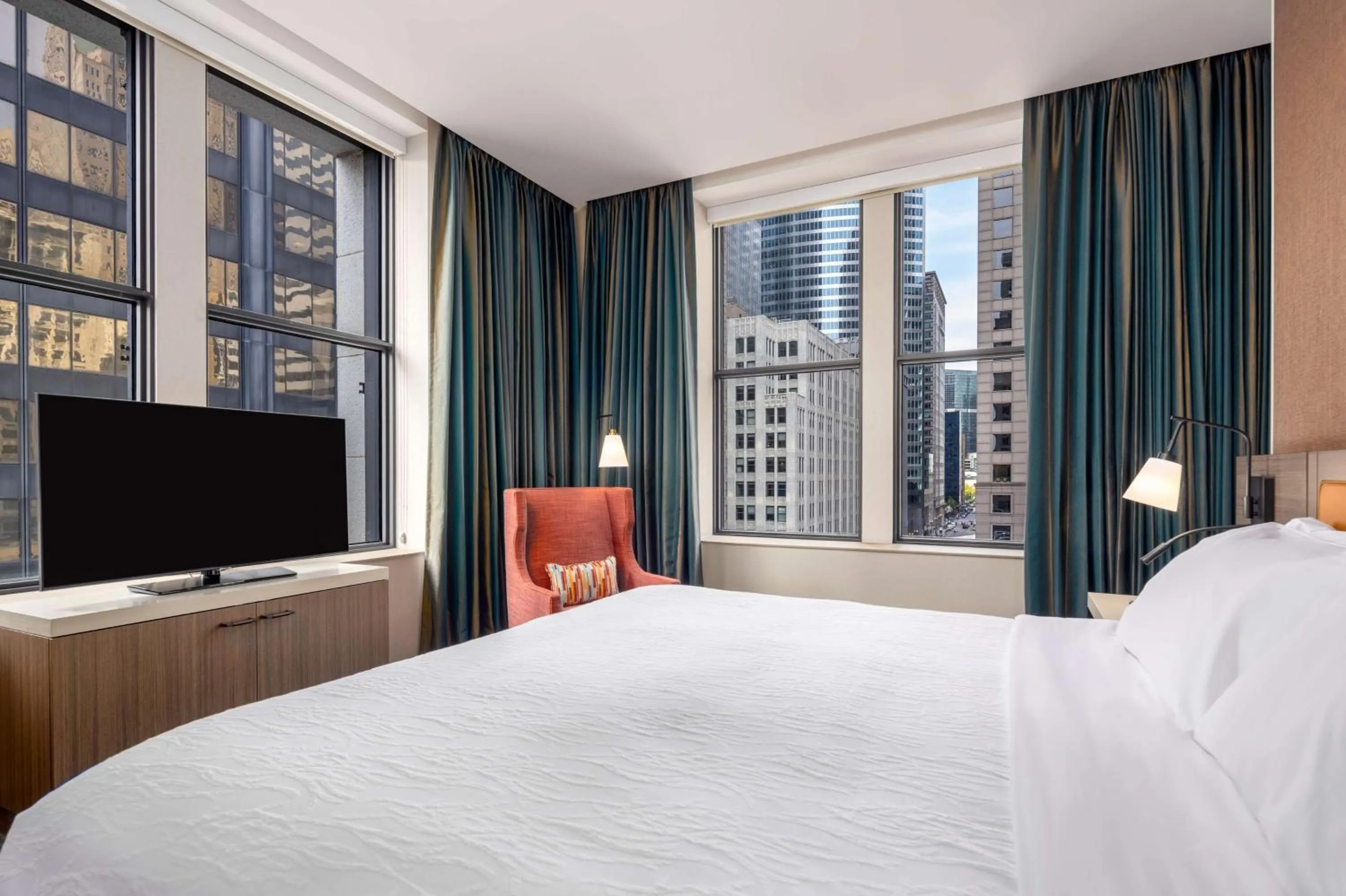 Bedroom, Bed in Hilton Garden Inn- Chicago Central Loop