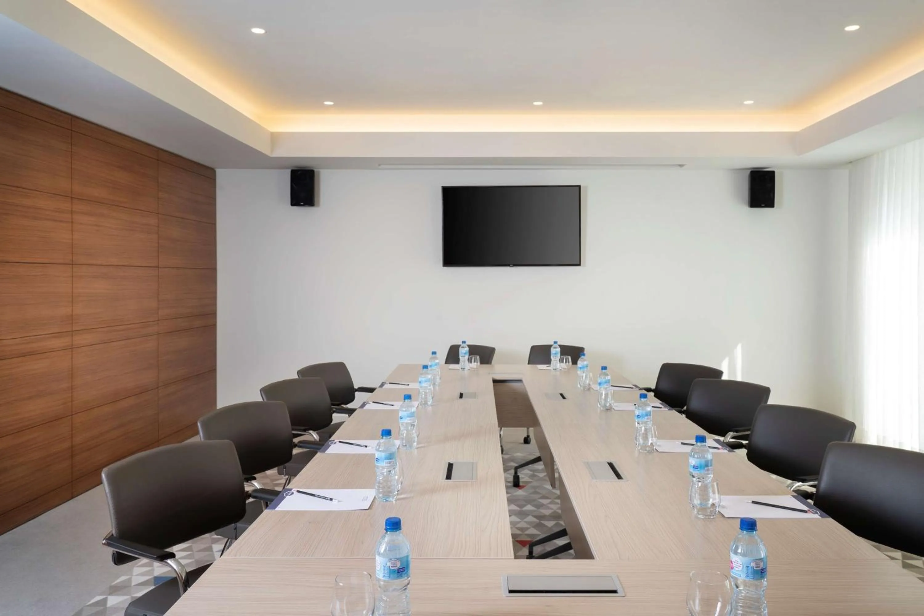 Meeting/conference room in Hampton By Hilton Tashkent