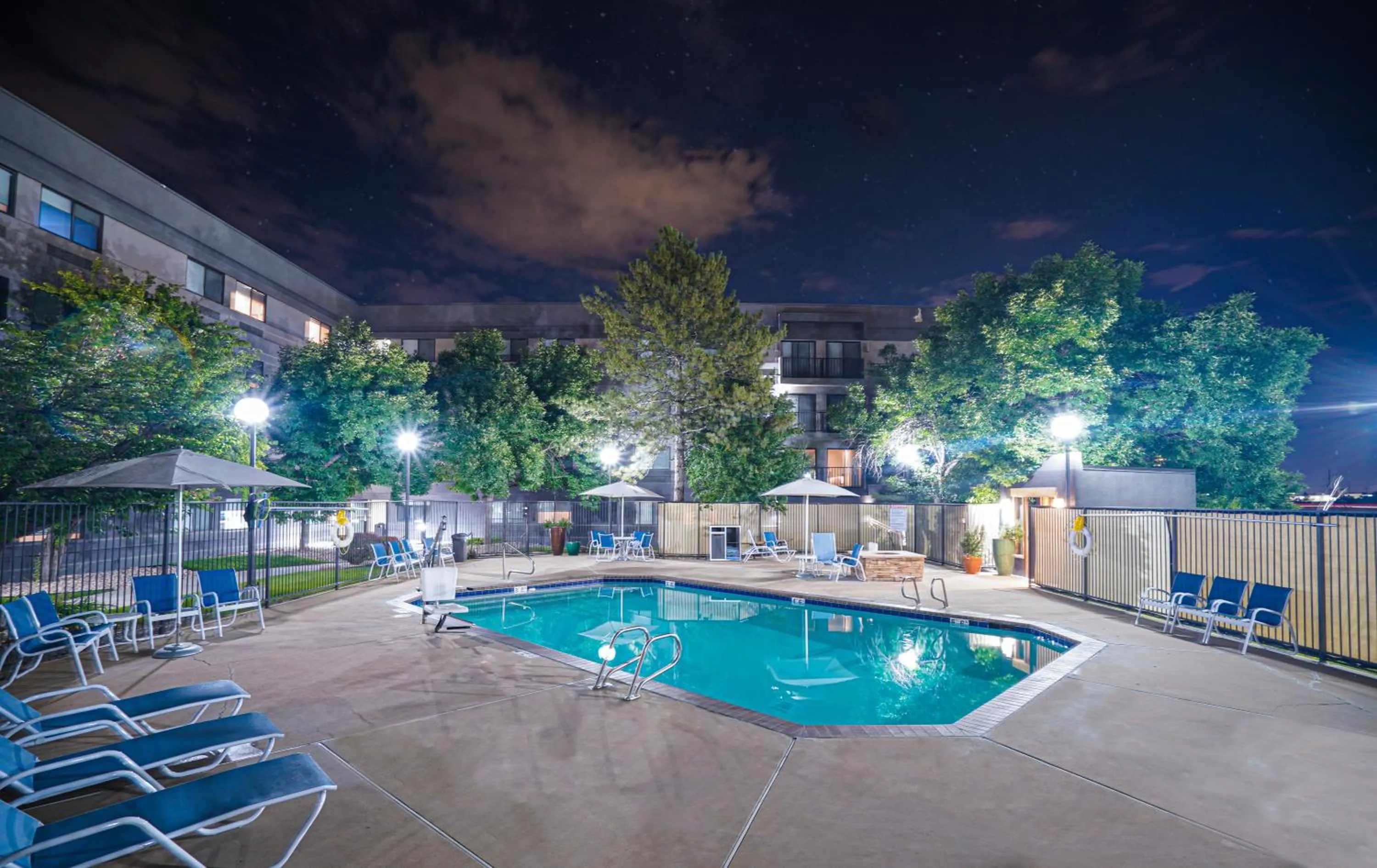 Swimming pool in Four Points by Sheraton Salt Lake City Airport