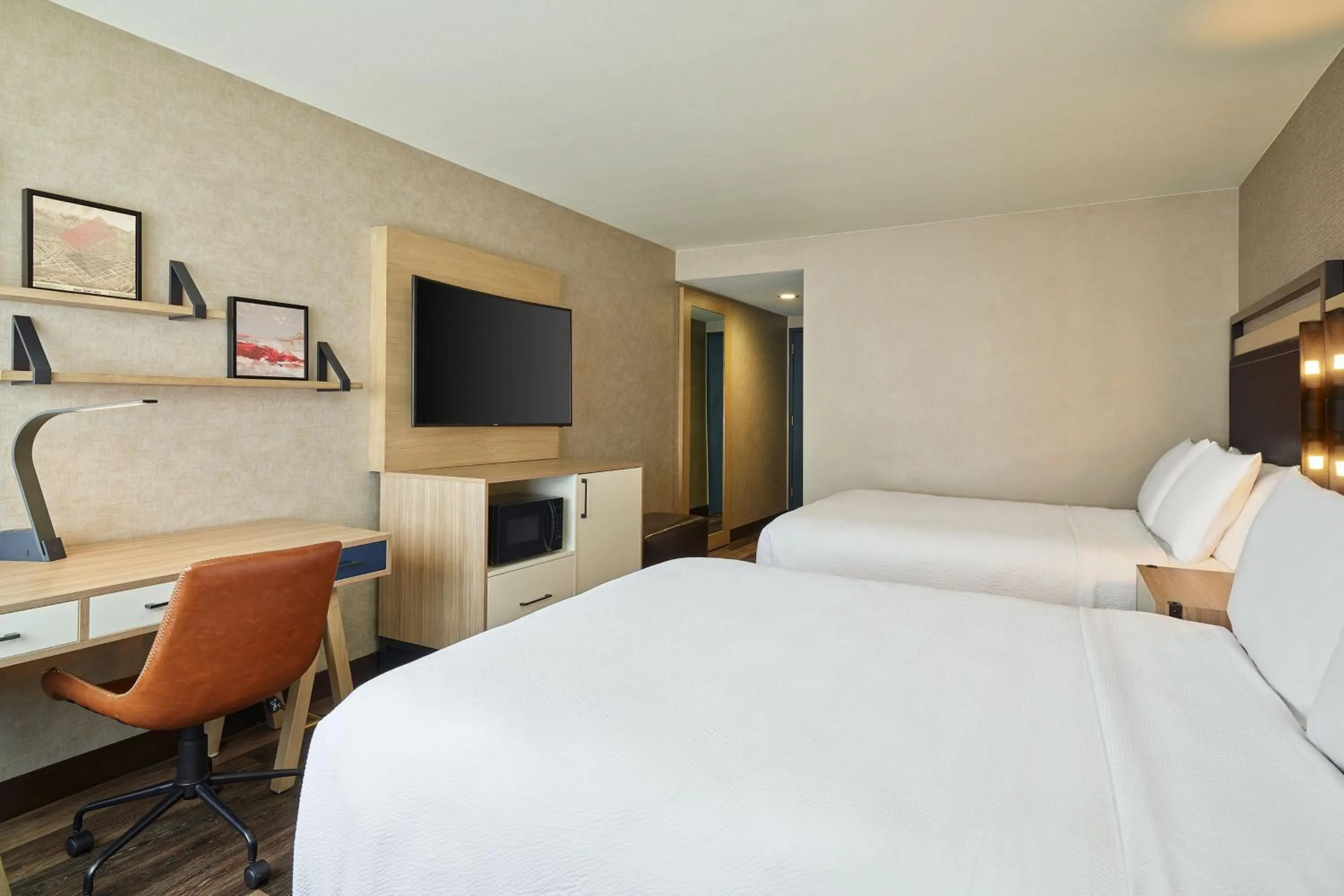 Photo of the whole room, Bed in Four Points by Sheraton Salt Lake City Airport