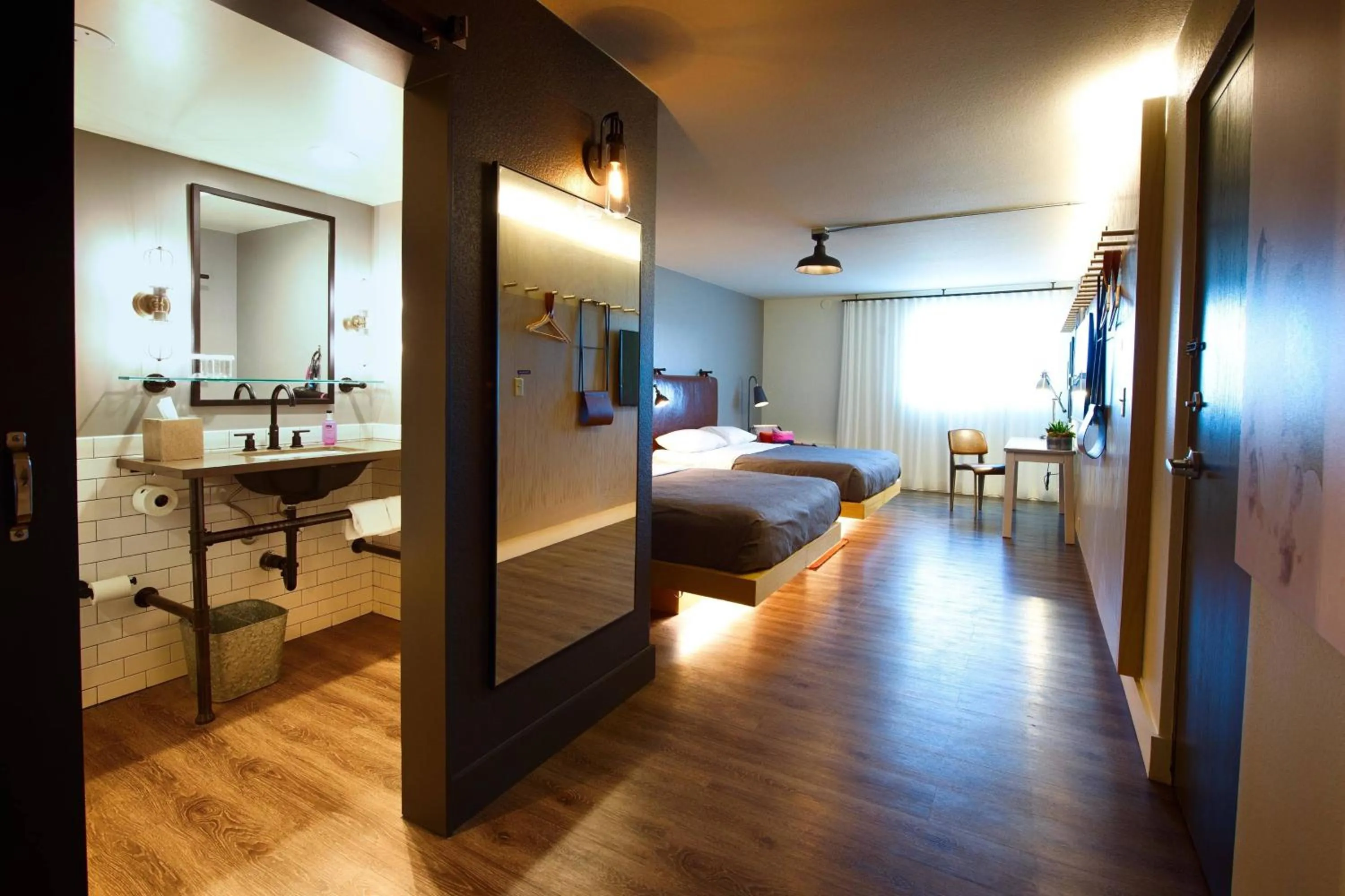 Photo of the whole room, Bed in MOXY Phoenix Tempe/ASU Area