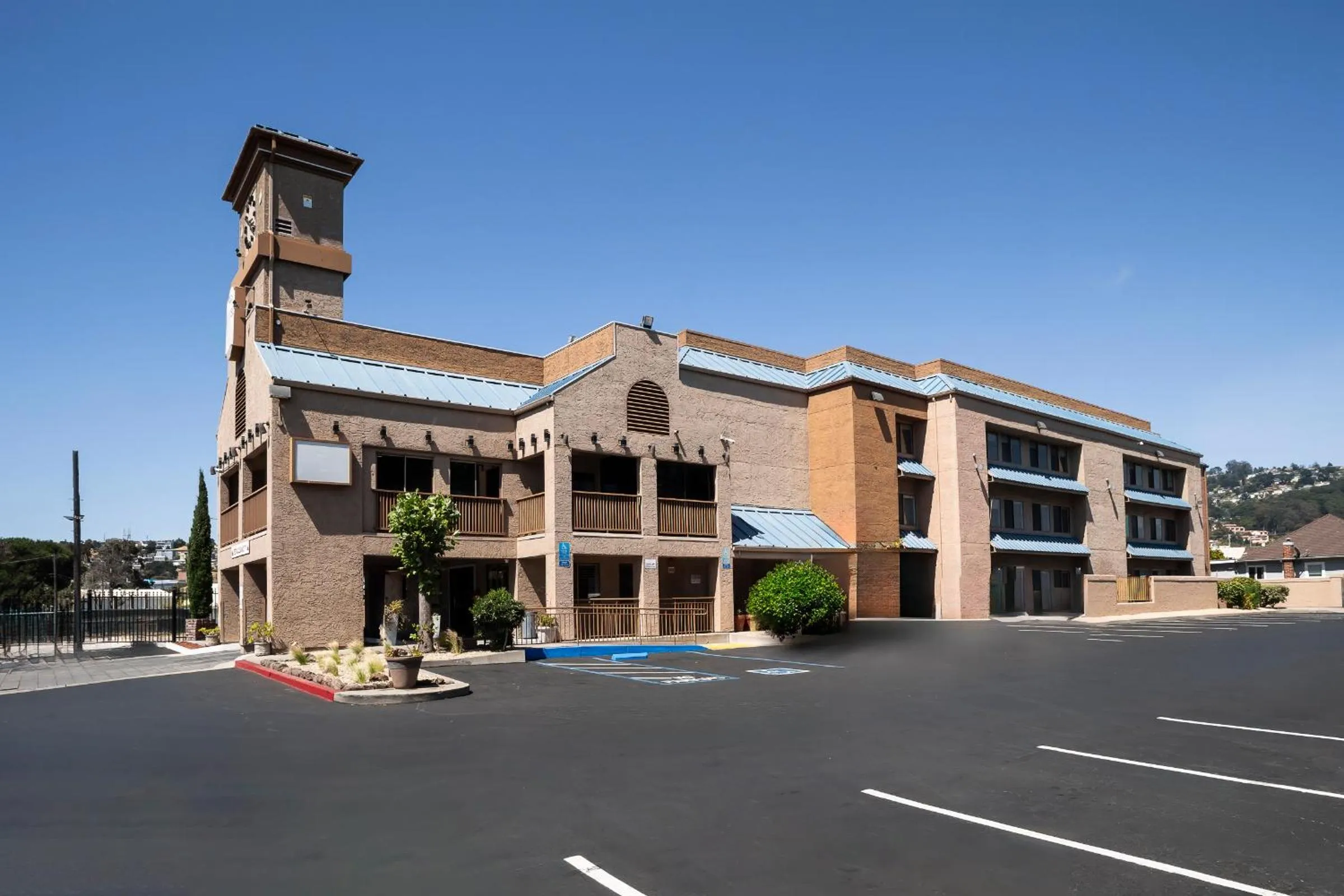 Property building in Hotel Mira Vista
