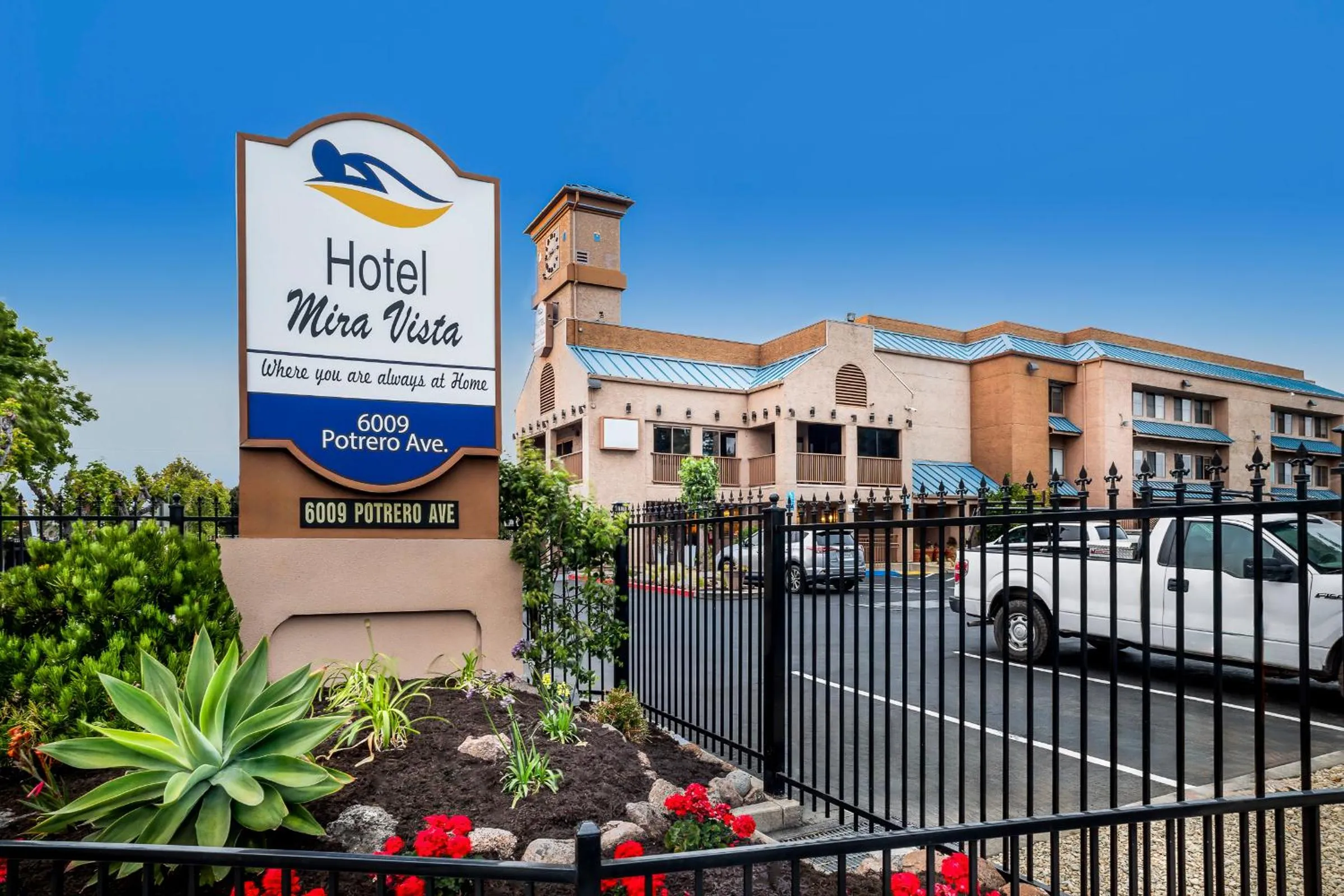 Property building in Hotel Mira Vista