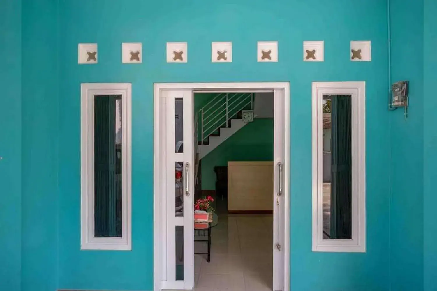 Lobby or reception in Griya Zukarnaen Syariah near Universitas Mercubuana Yogyakarta RedPartner Lobby or reception in Griya Zukarnaen Syariah near Universitas Mercubuana Yogyakarta RedPartner