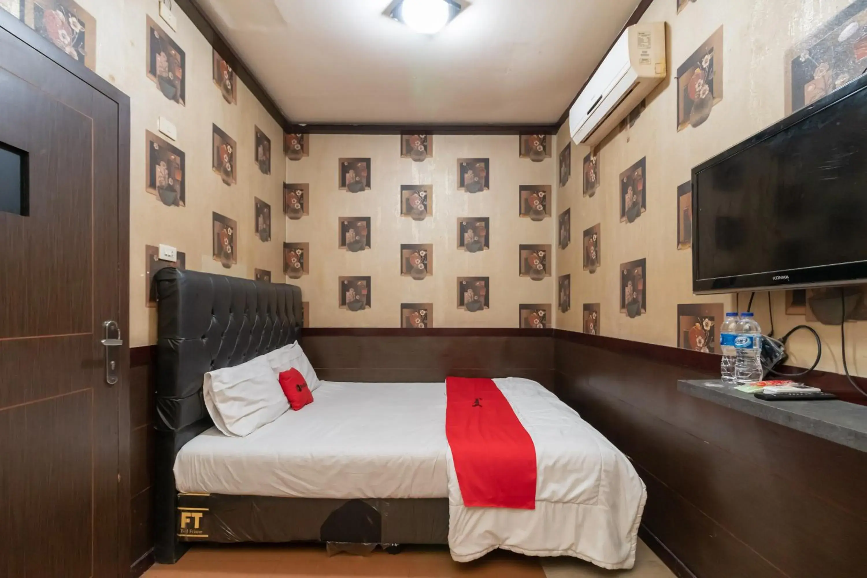 Bed in RedDoorz @ Jalan Gajah Mada Lampung Bed in RedDoorz @ Jalan Gajah Mada Lampung