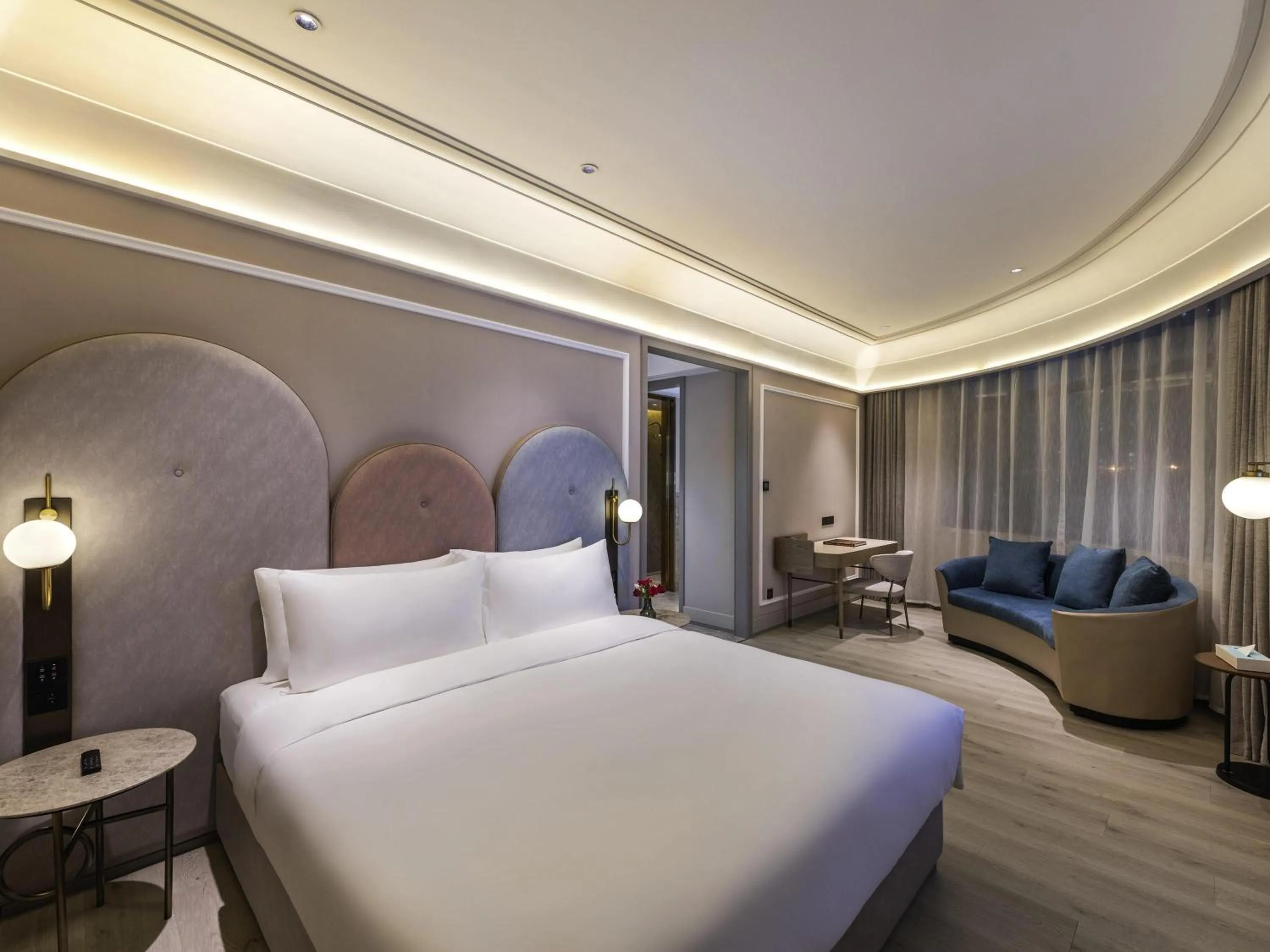 Bedroom, Bed in Mercure Qingdao Downtown