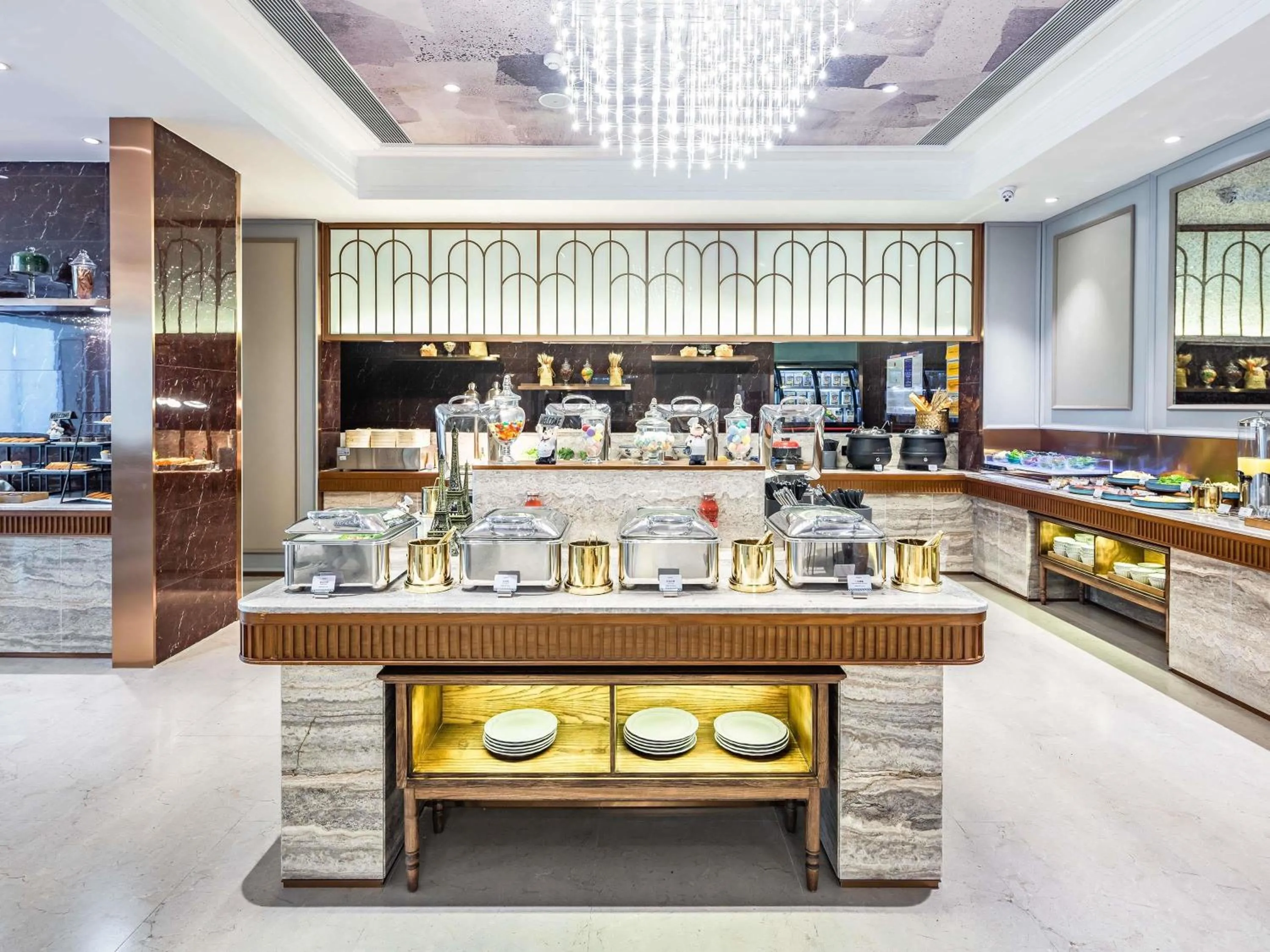 Restaurant/places to eat in Mercure Qingdao Downtown