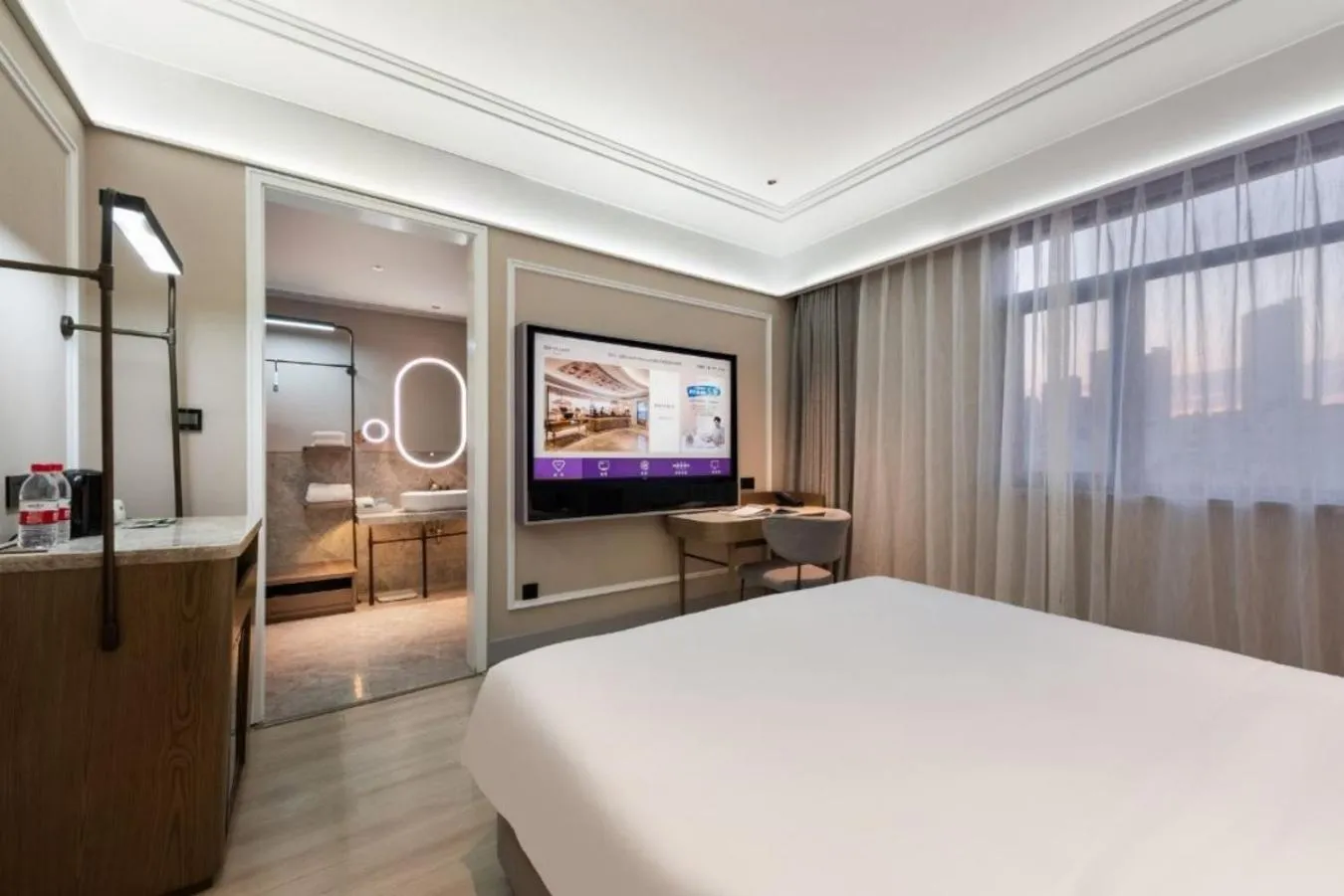 Photo of the whole room, Bed in Mercure Qingdao Downtown