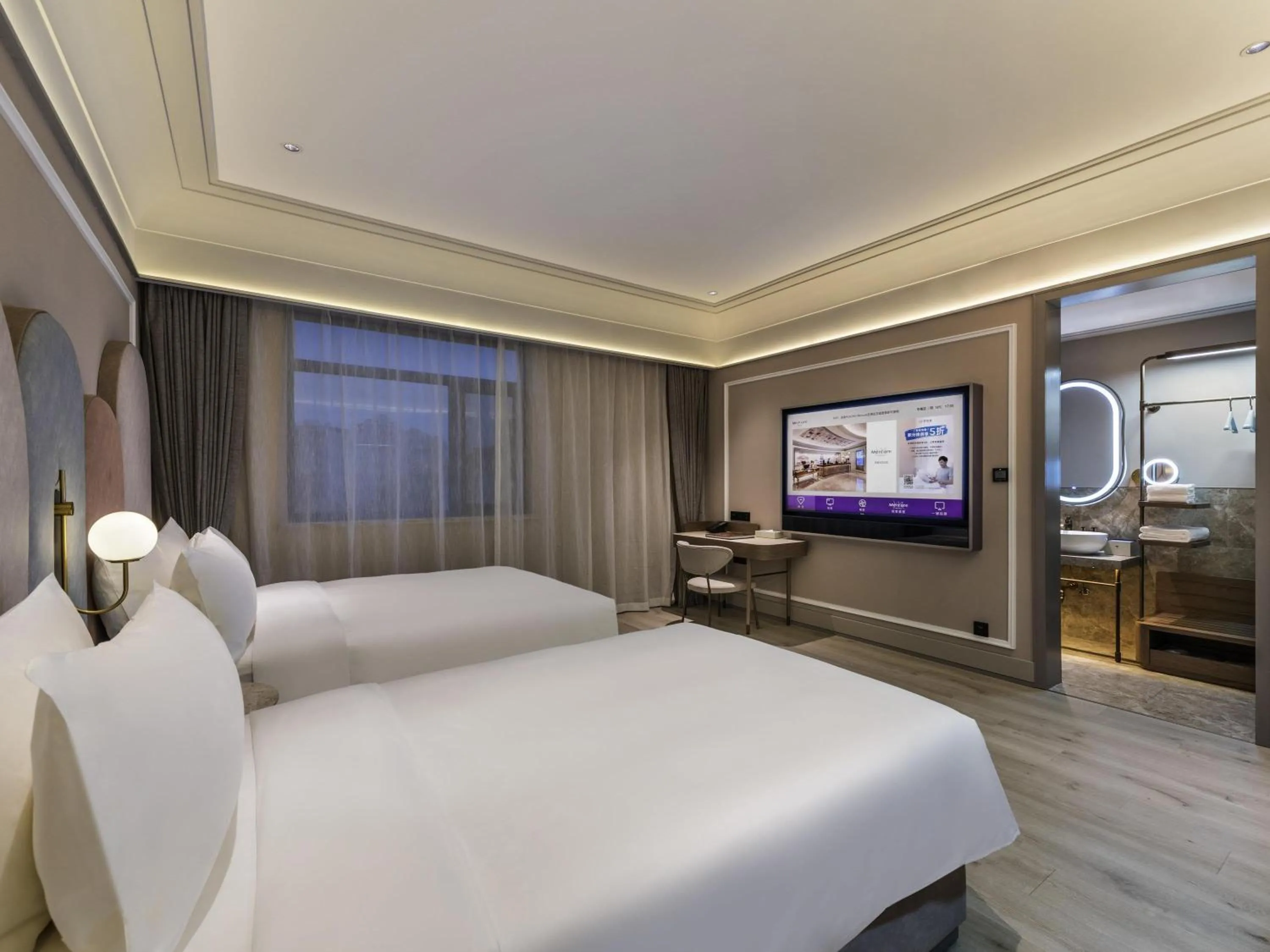 Bedroom, Bed in Mercure Qingdao Downtown
