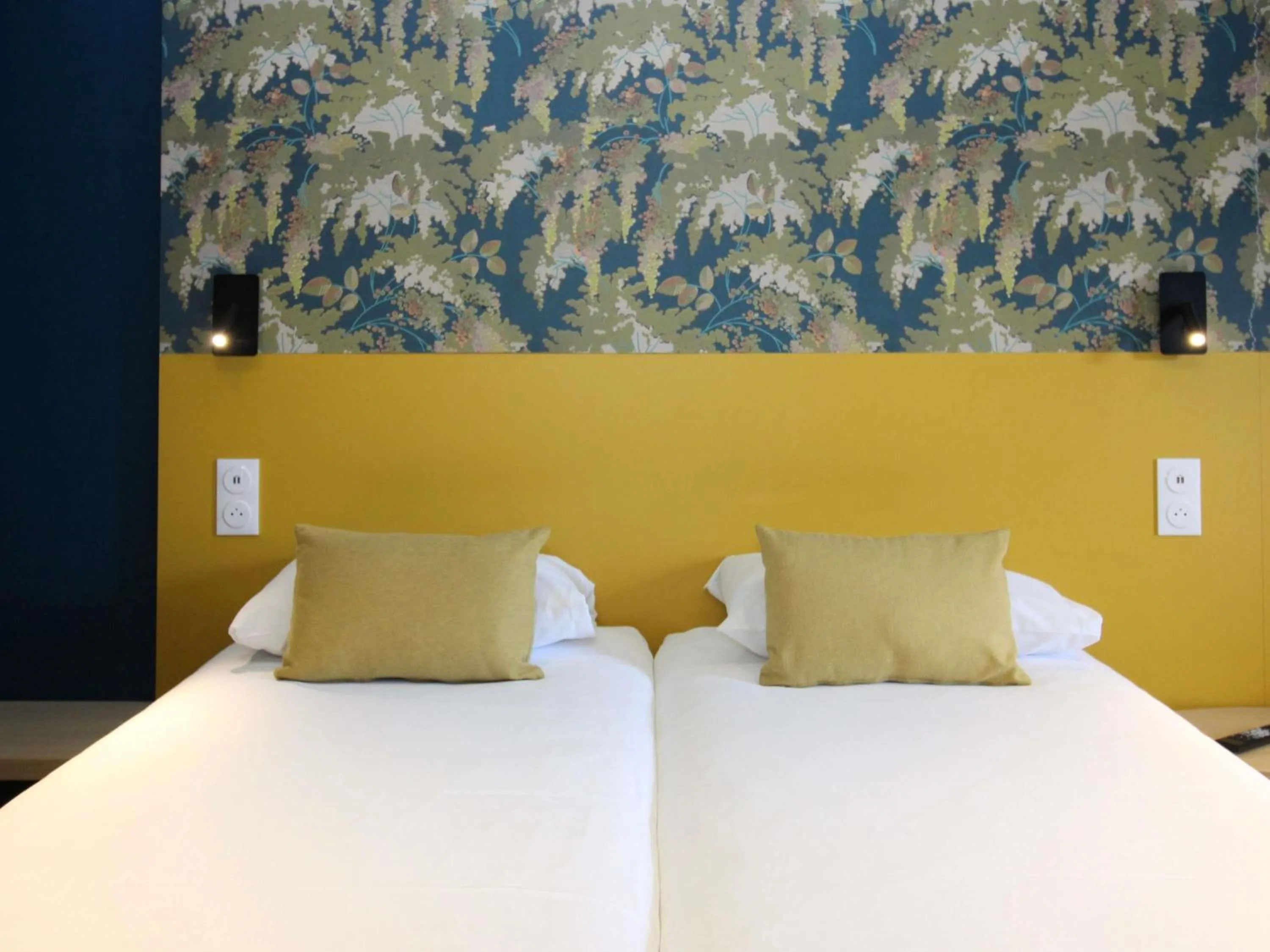 Bedroom, Bed in ibis Styles Dijon Sud Domaine De Beauregard 21600 Longvic