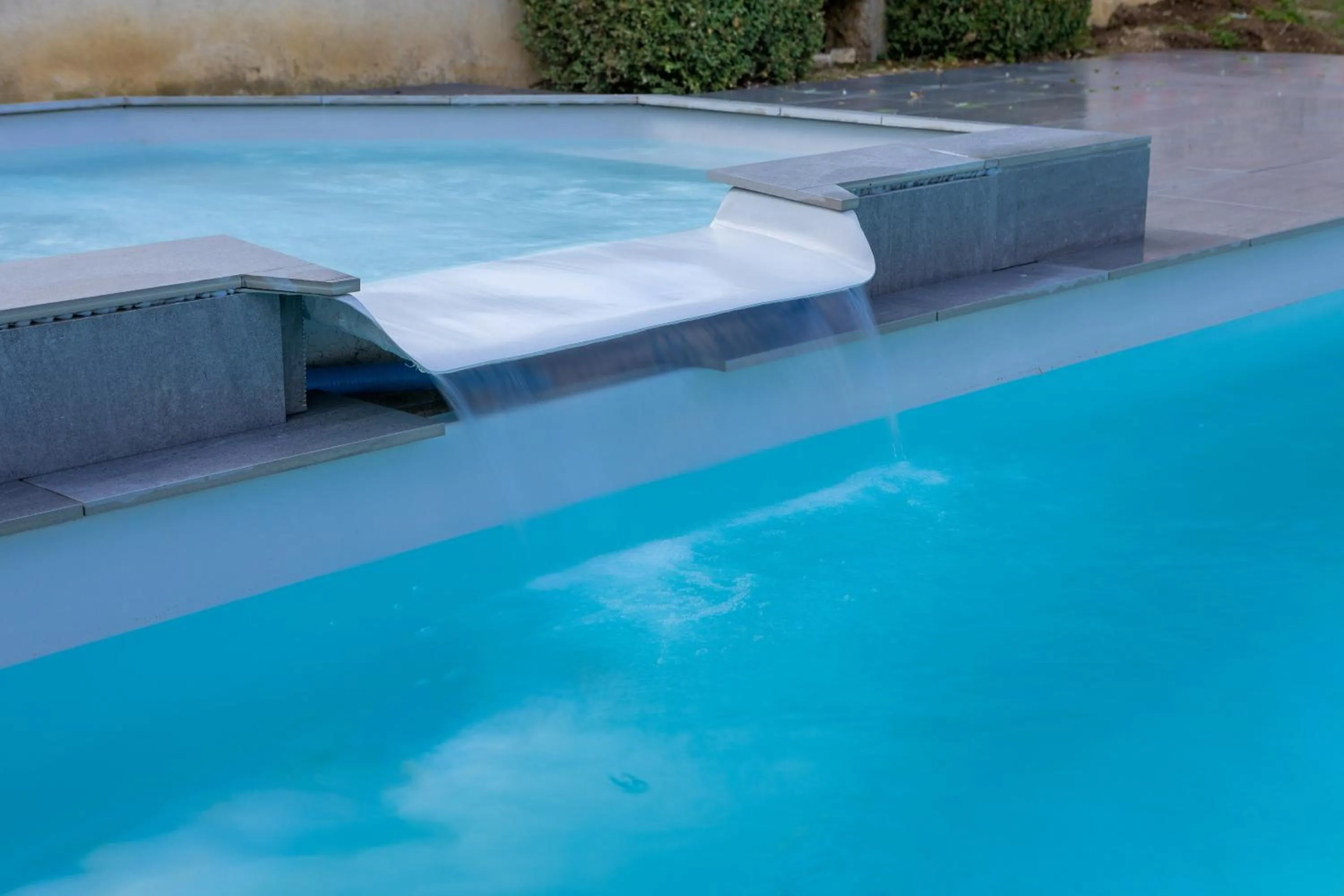 Swimming pool in ibis Styles Dijon Sud Domaine De Beauregard 21600 Longvic