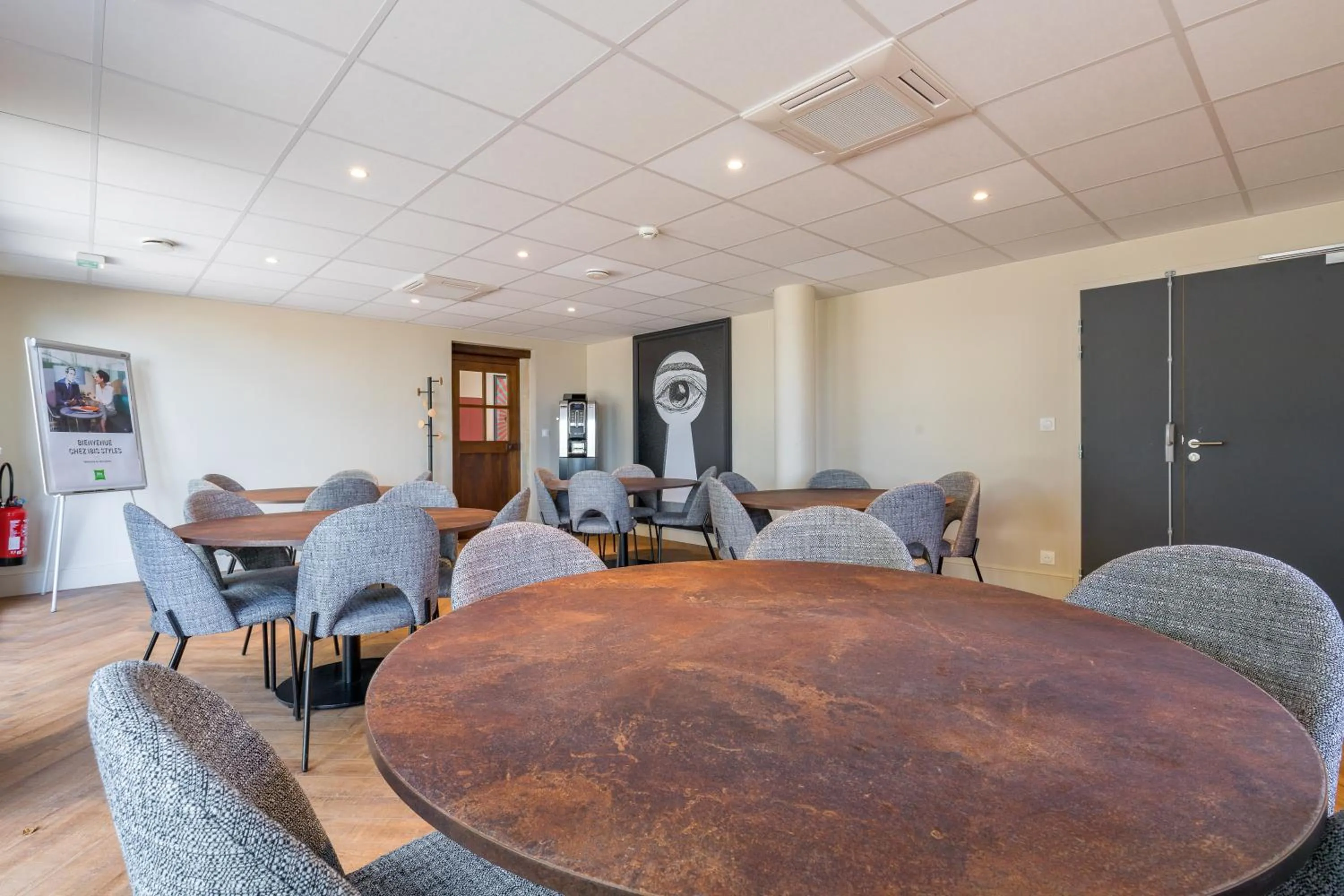 People in ibis Styles Dijon Sud Domaine De Beauregard 21600 Longvic