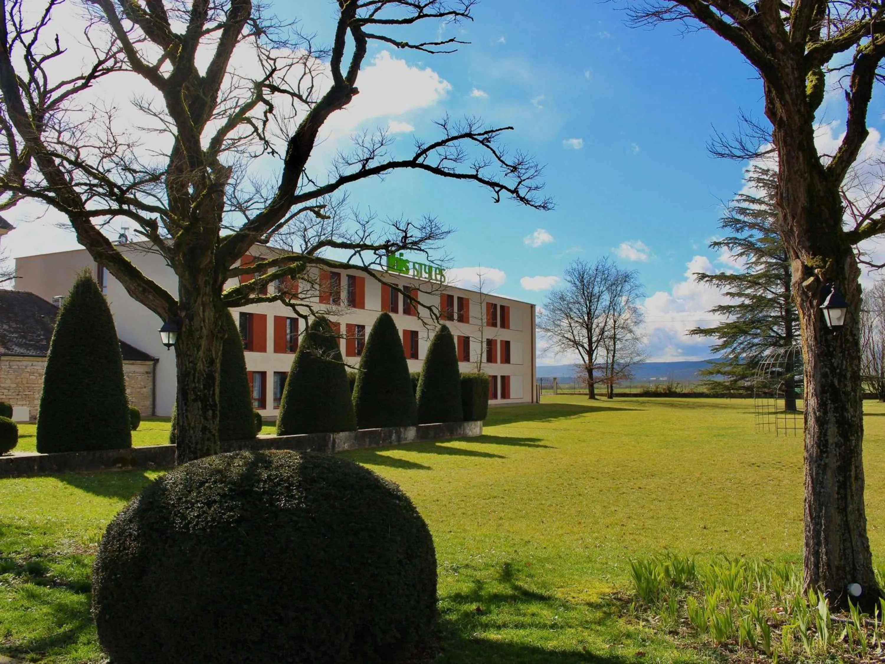 Property building in ibis Styles Dijon Sud Domaine De Beauregard 21600 Longvic