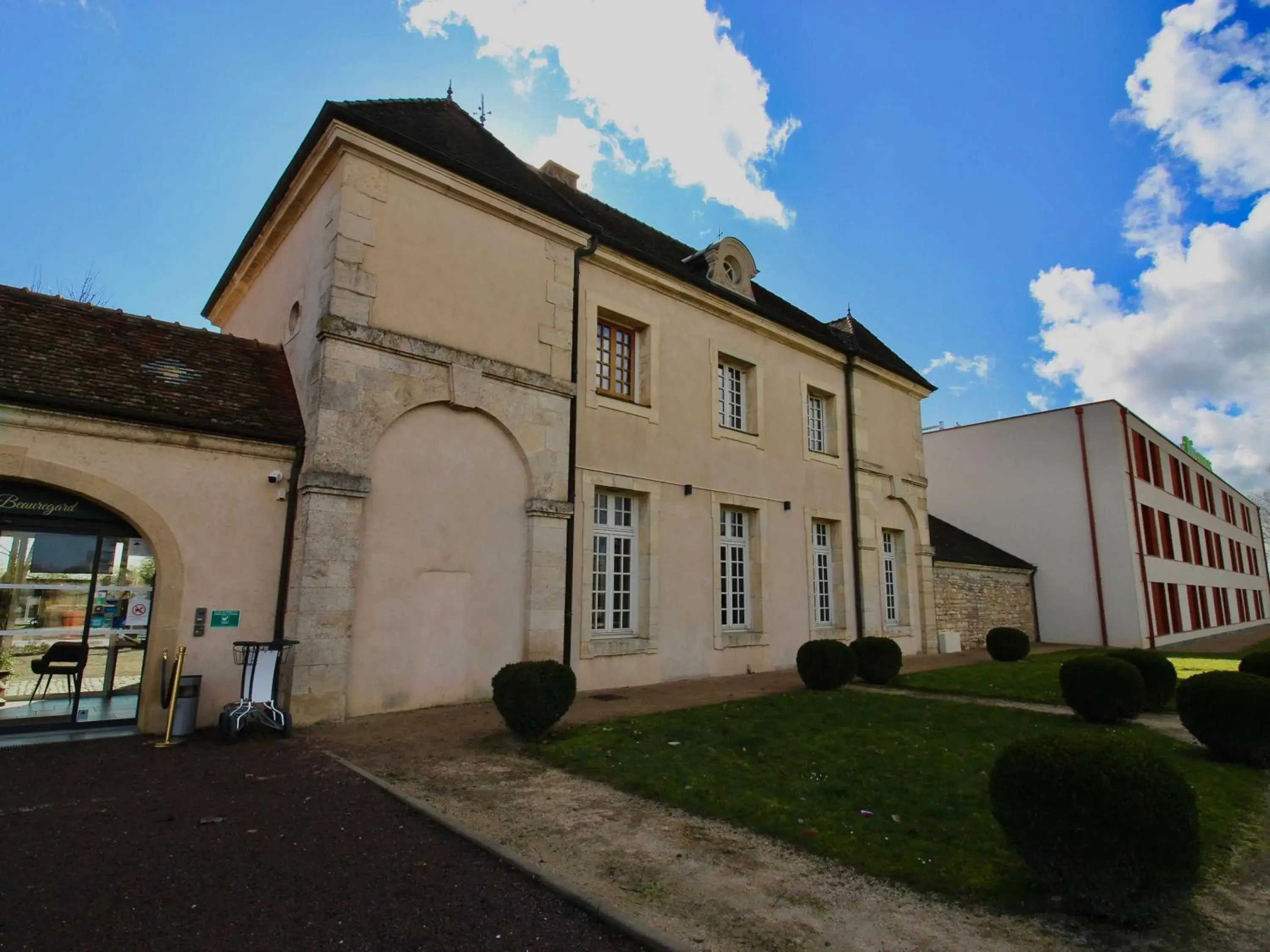 Property building in ibis Styles Dijon Sud Domaine De Beauregard 21600 Longvic Property building in ibis Styles Dijon Sud Domaine De Beauregard 21600 Longvic