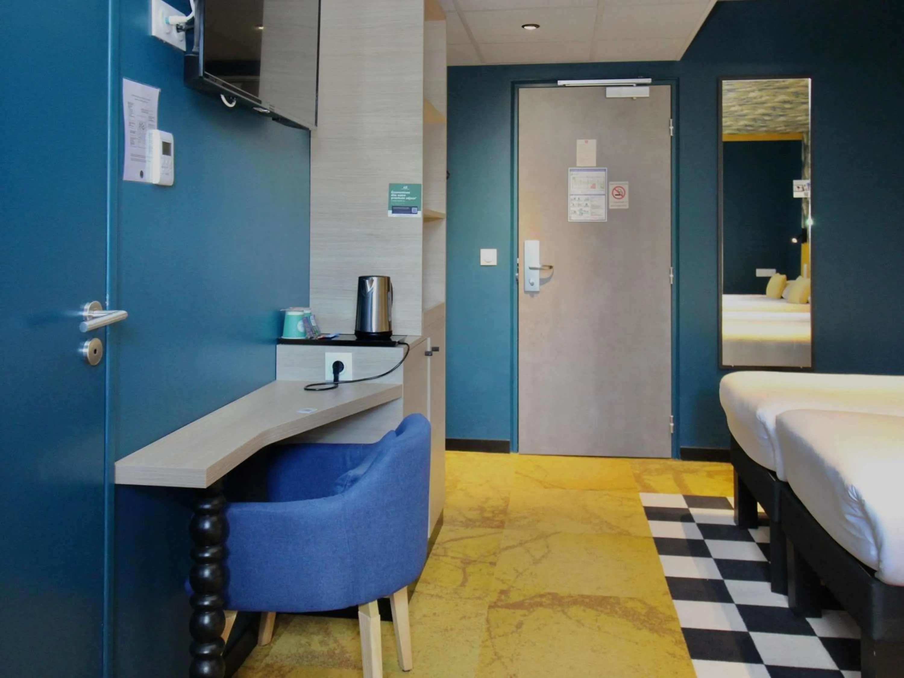 Bedroom, Bed in ibis Styles Dijon Sud Domaine De Beauregard 21600 Longvic