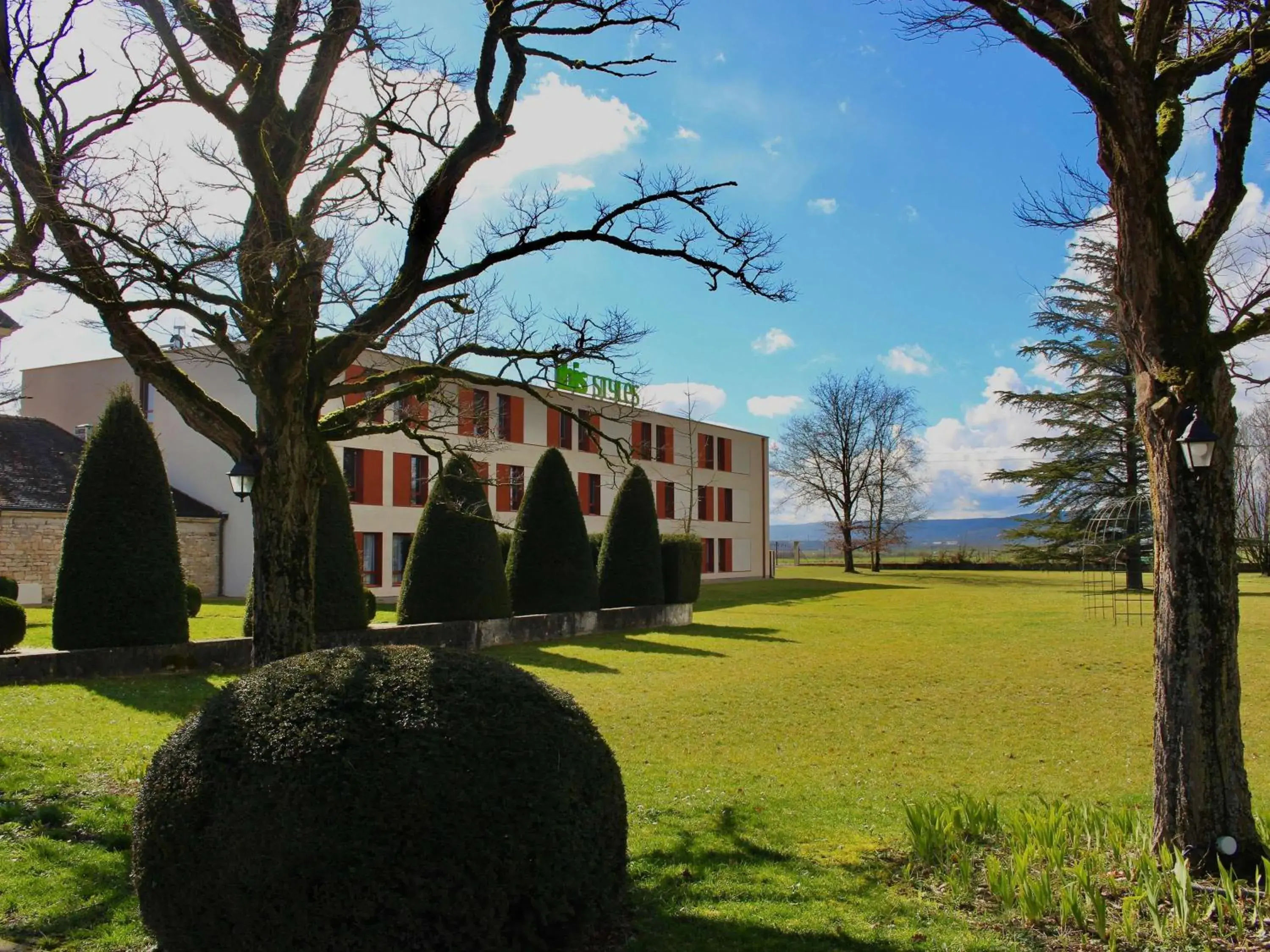 Property building in ibis Styles Dijon Sud Domaine De Beauregard 21600 Longvic Property building in ibis Styles Dijon Sud Domaine De Beauregard 21600 Longvic