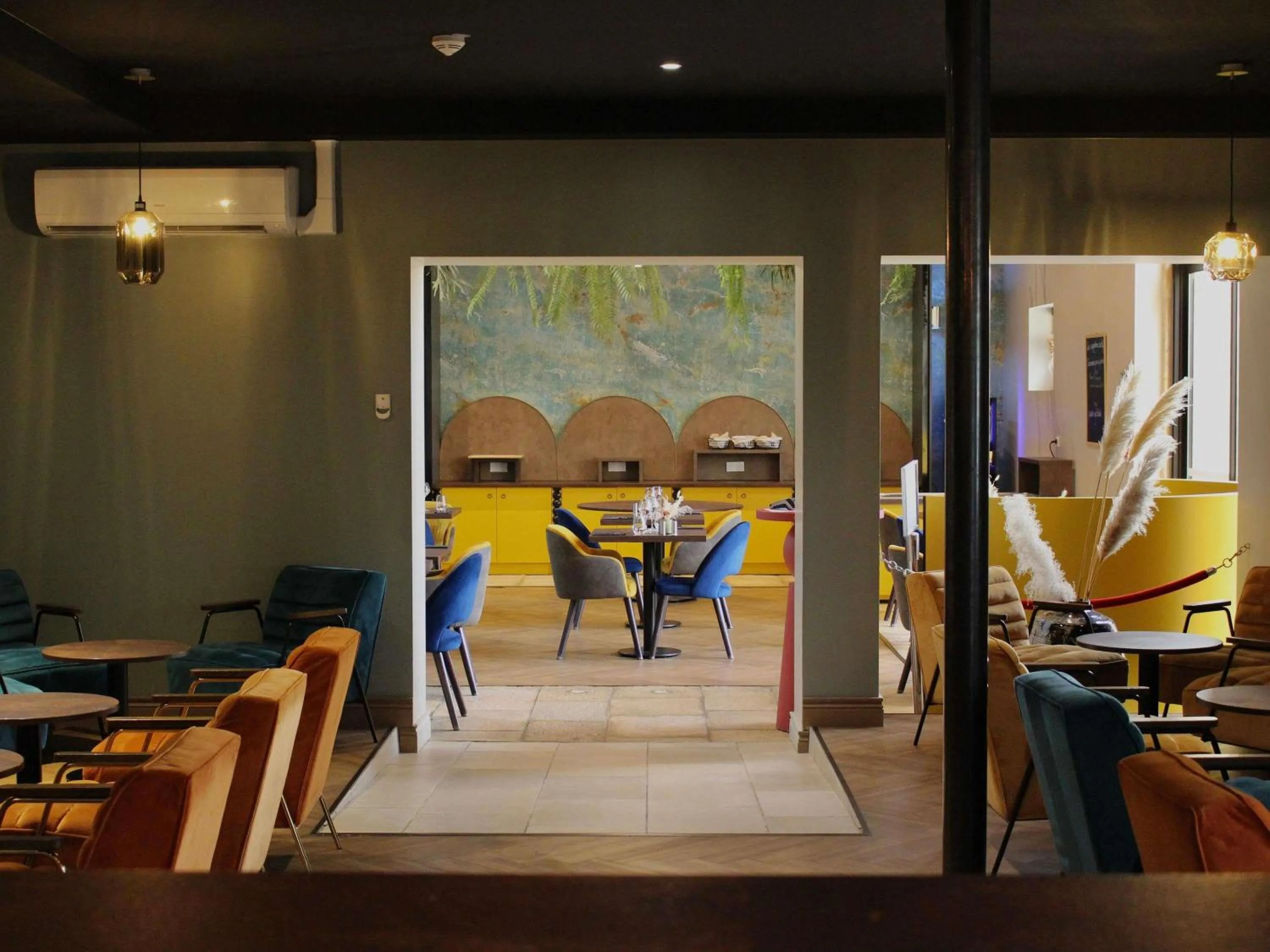 Lounge or bar in ibis Styles Dijon Sud Domaine De Beauregard 21600 Longvic