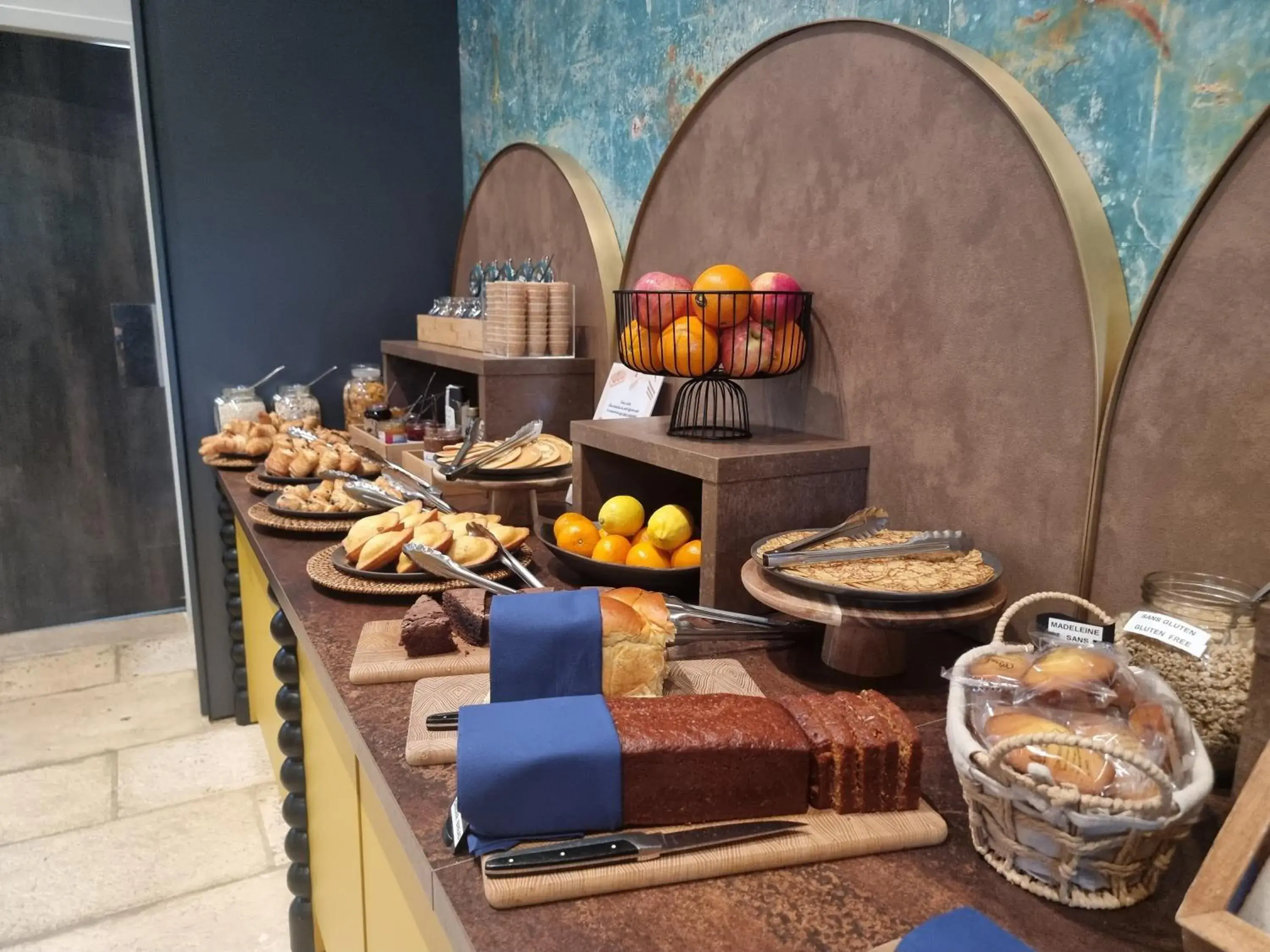Buffet breakfast in ibis Styles Dijon Sud Domaine De Beauregard 21600 Longvic Buffet breakfast in ibis Styles Dijon Sud Domaine De Beauregard 21600 Longvic