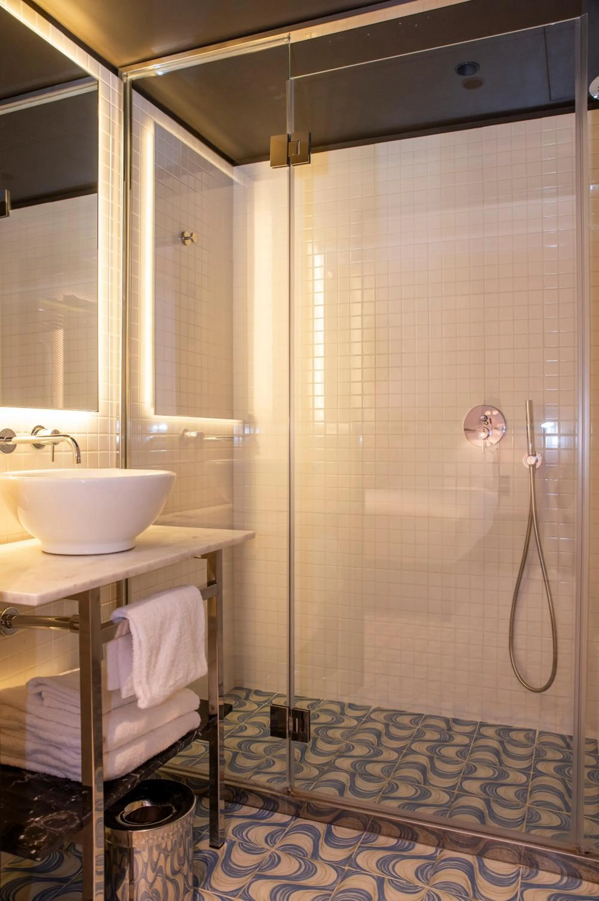 Shower in Mama Shelter Lisboa