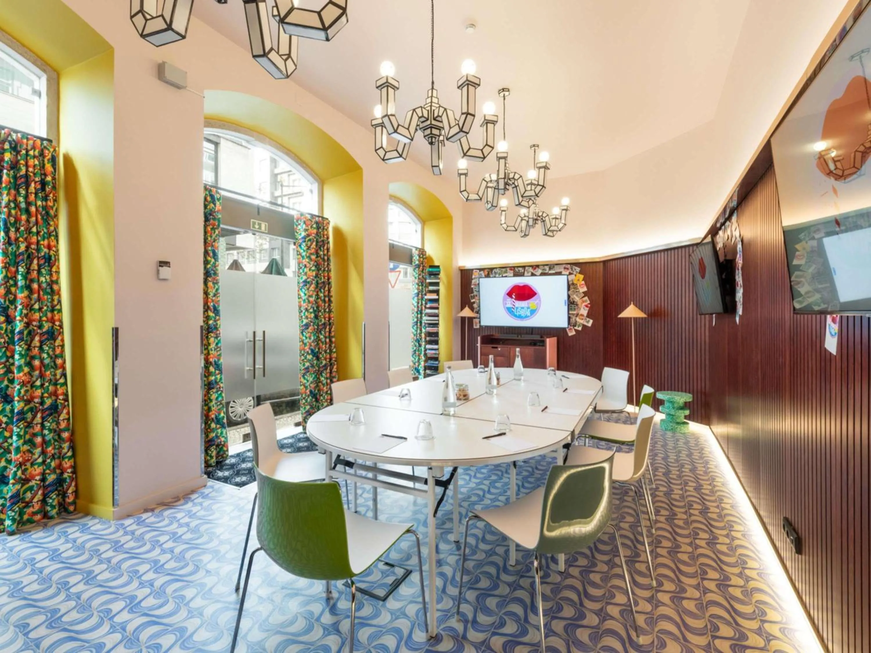 Meeting/conference room in Mama Shelter Lisboa