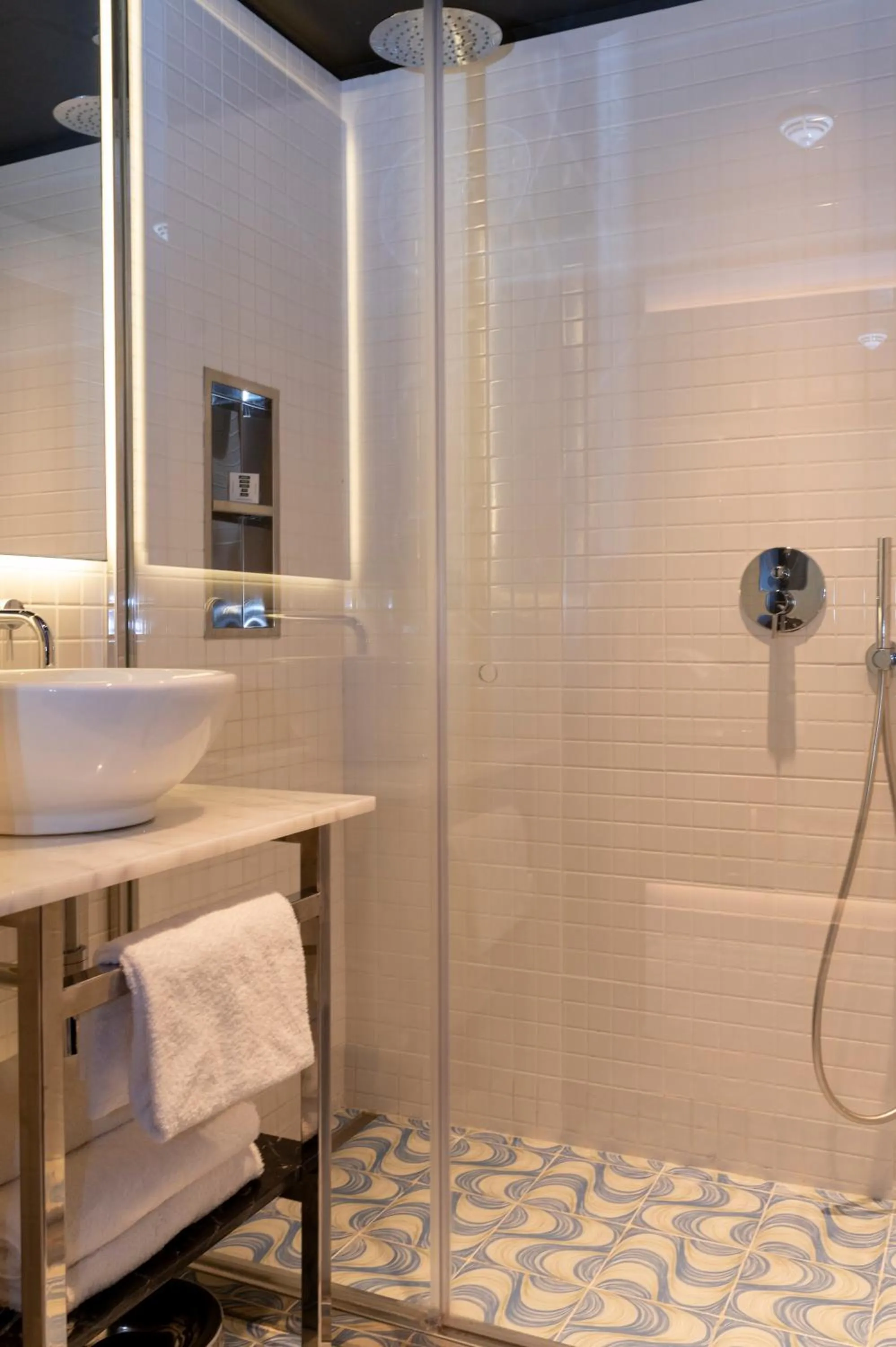 Shower in Mama Shelter Lisboa