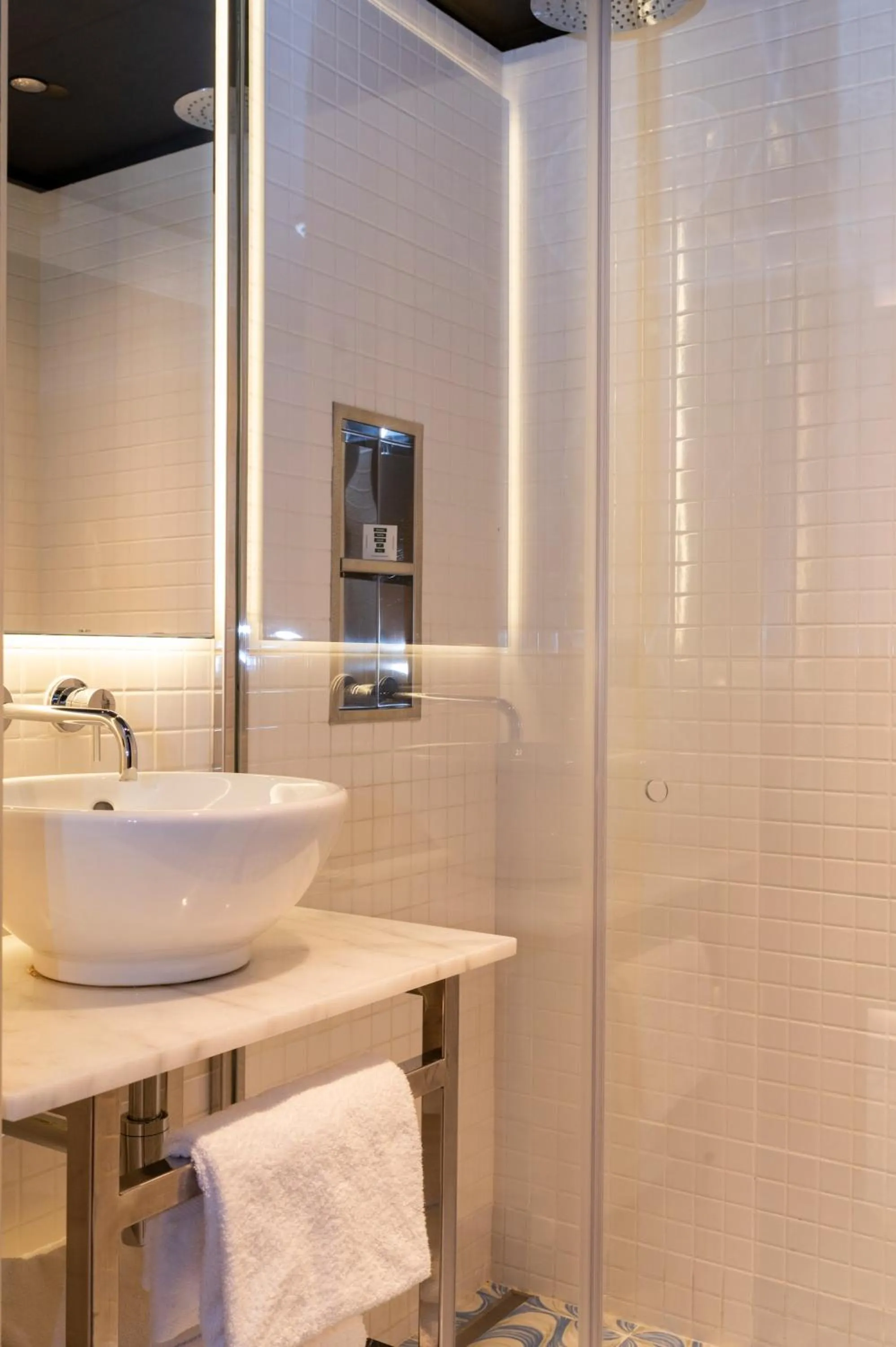 Shower in Mama Shelter Lisboa