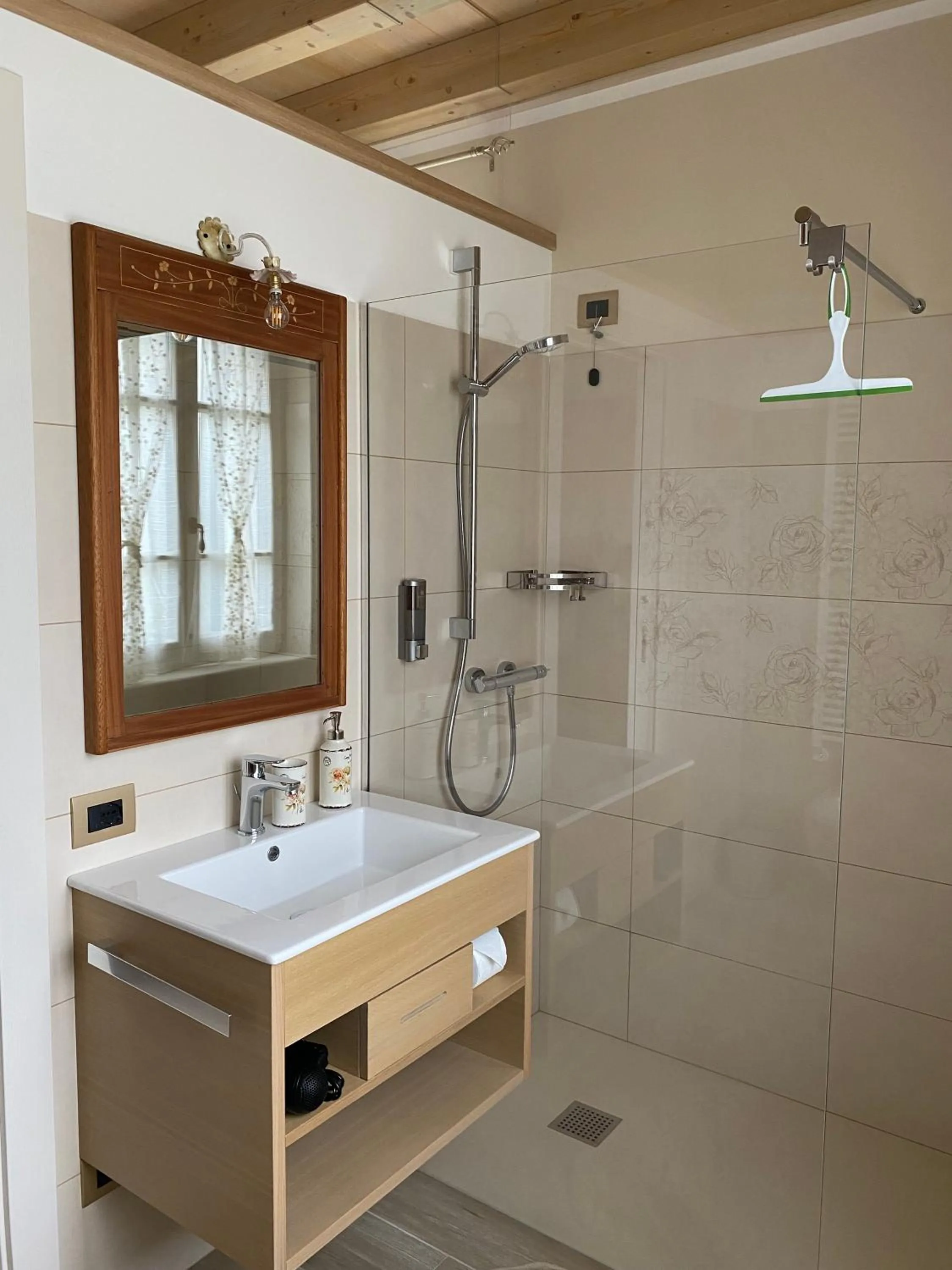 Bathroom in ROSETO HOLIDAYS AZZURRO