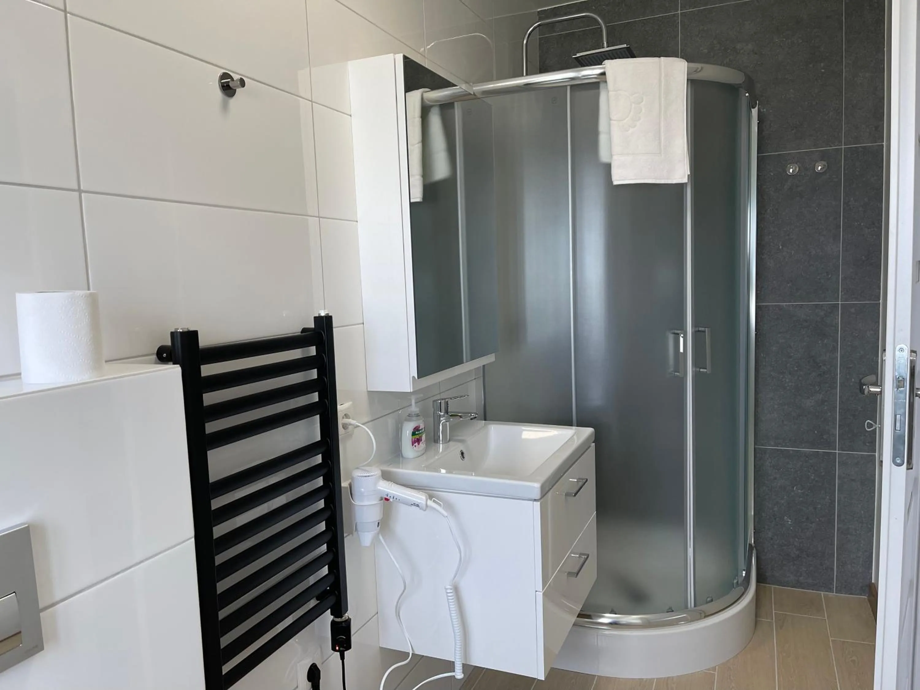 Bathroom in Helgrindur Guesthouse