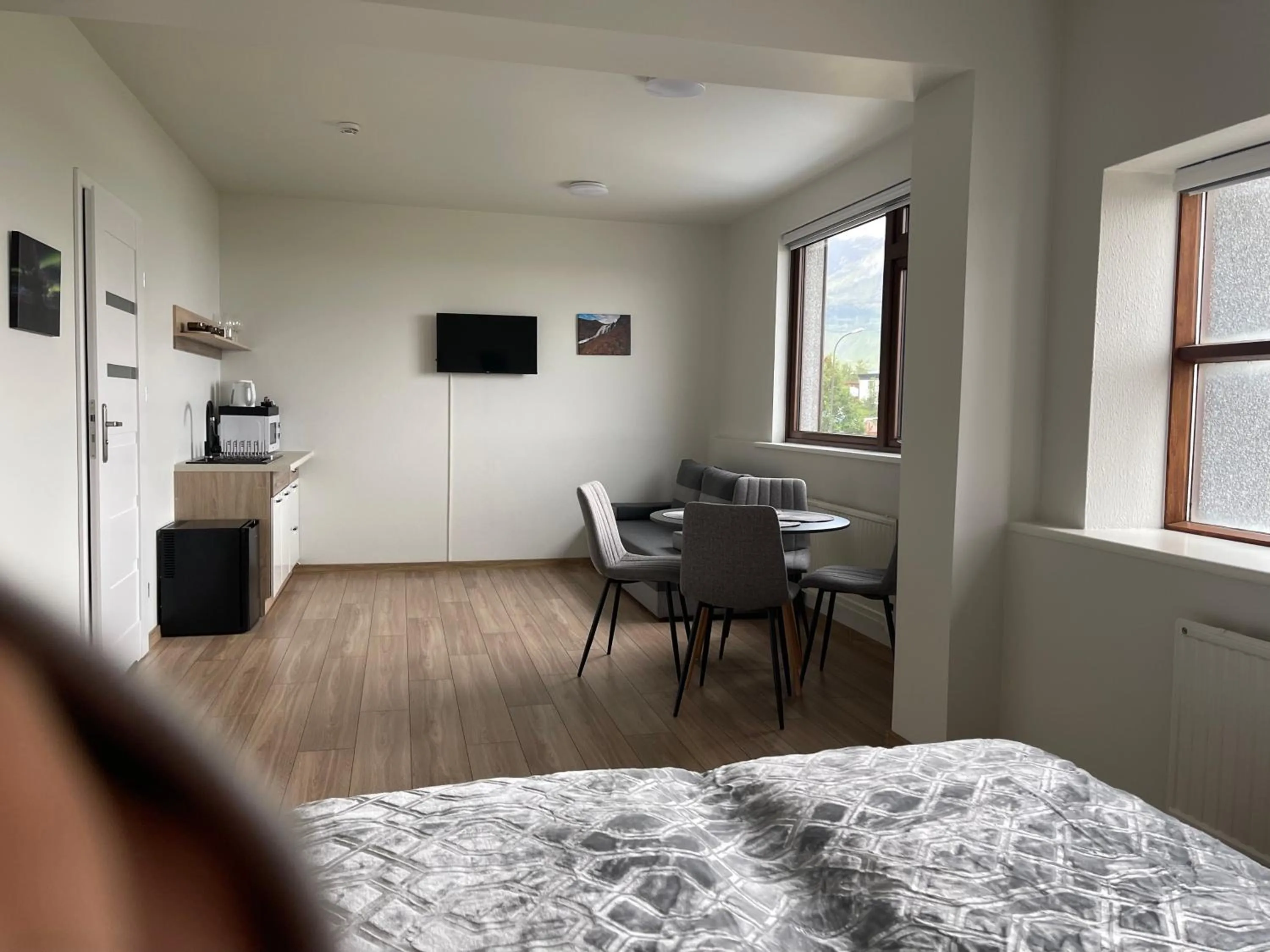 Photo of the whole room, Bed in Helgrindur Guesthouse