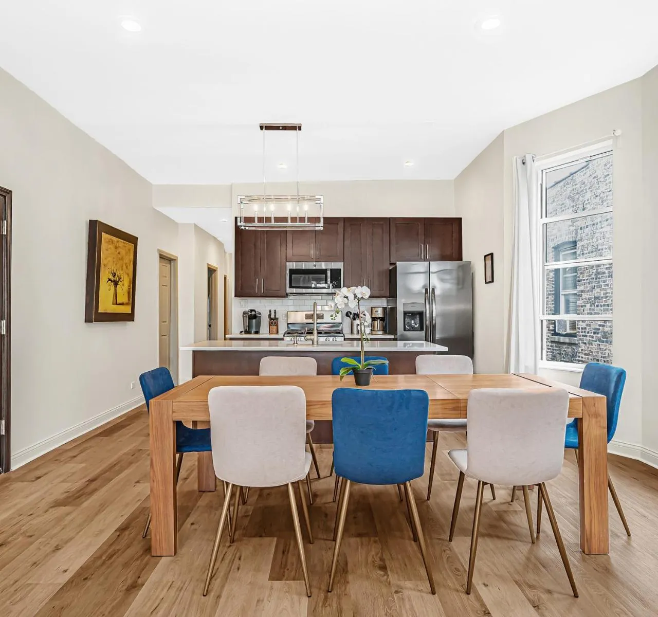 Dinner in Spacious 5-BR Apt next to transit Free Parking