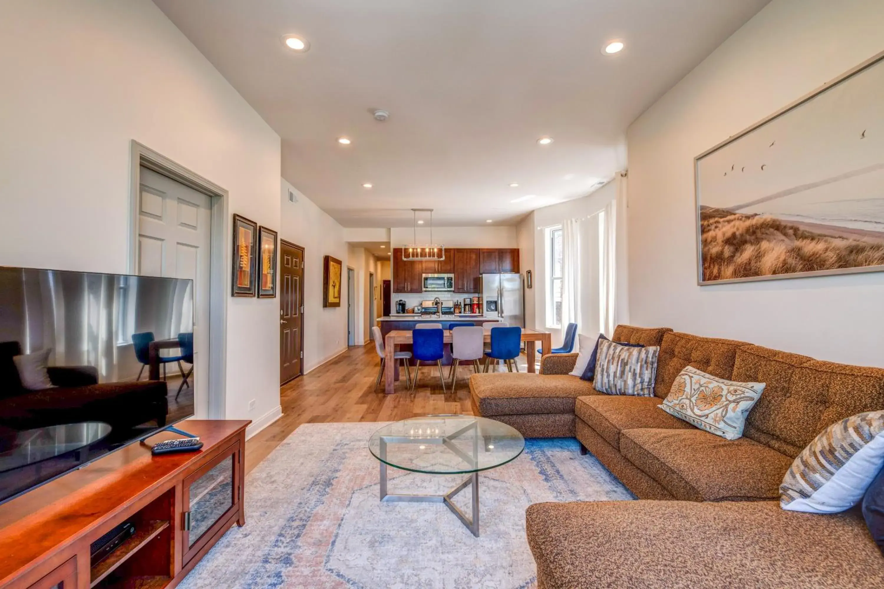 Spacious 5-BR Apt next to transit Free Parking Spacious 5-BR Apt next to transit Free Parking