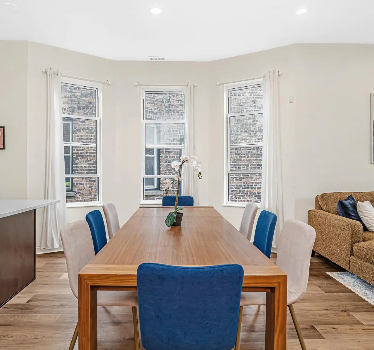 Dining area in Spacious 5-BR Apt next to transit Free Parking