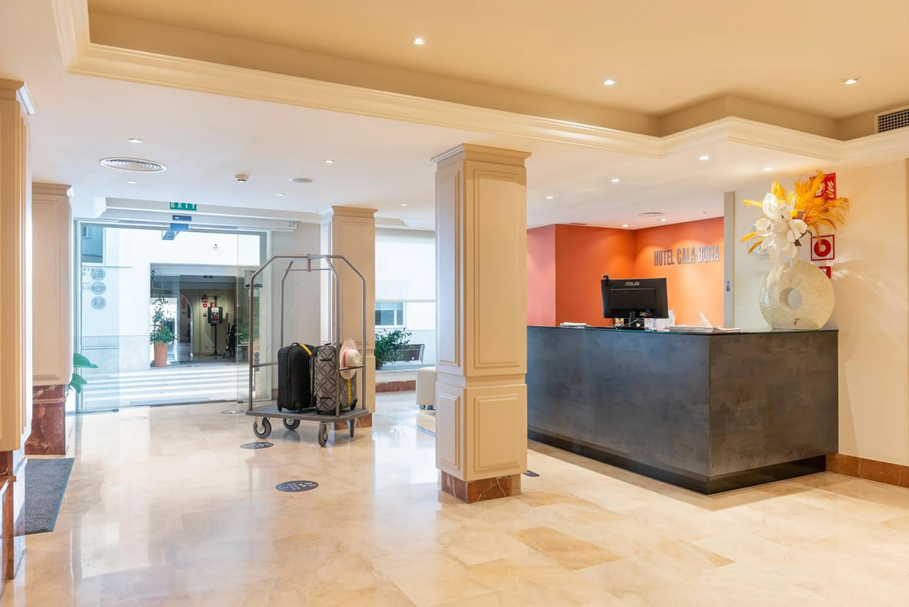 Lobby or reception in Hotel Cala Bona