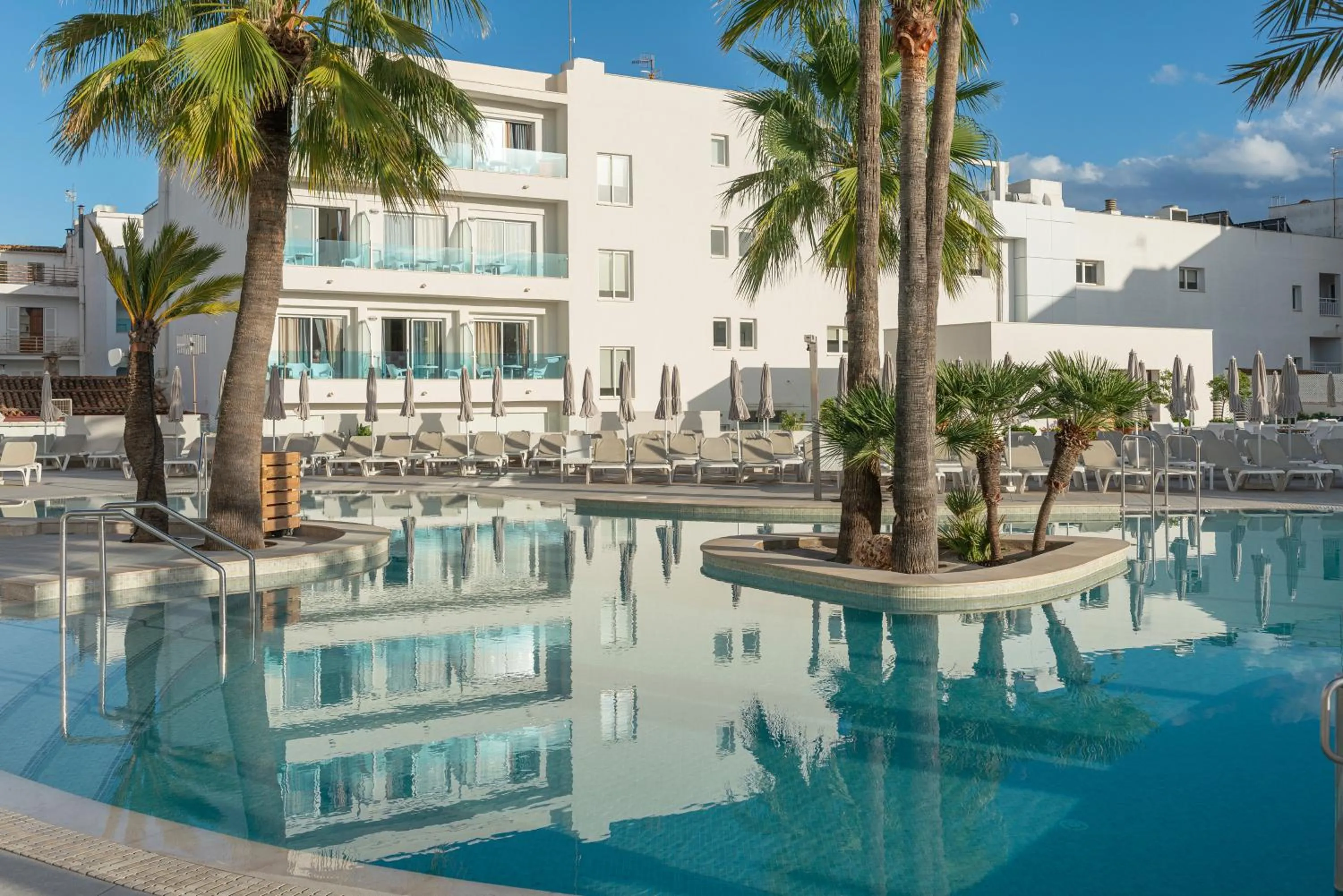 Swimming pool in Hotel Cala Bona