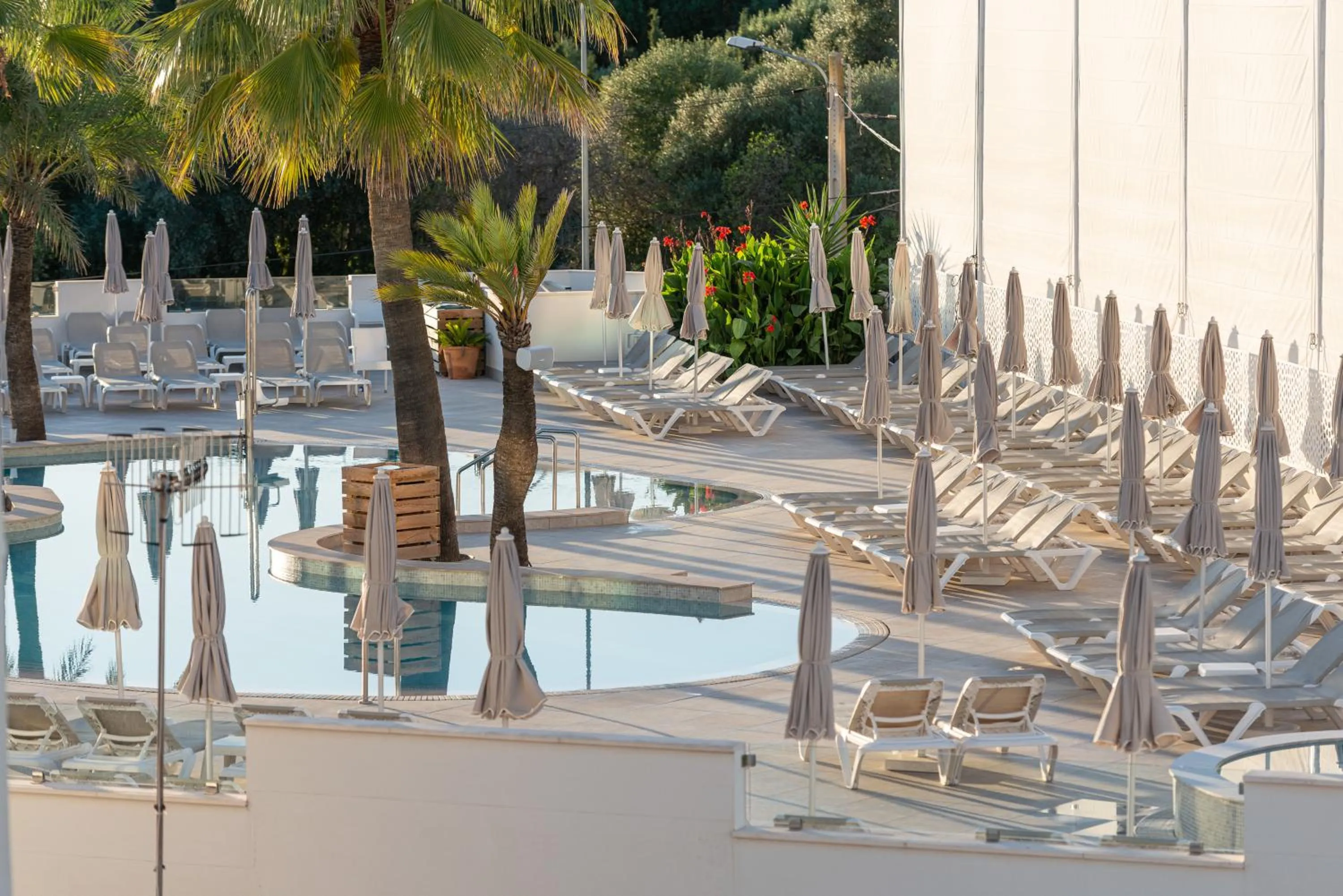 Swimming pool in Hotel Cala Bona