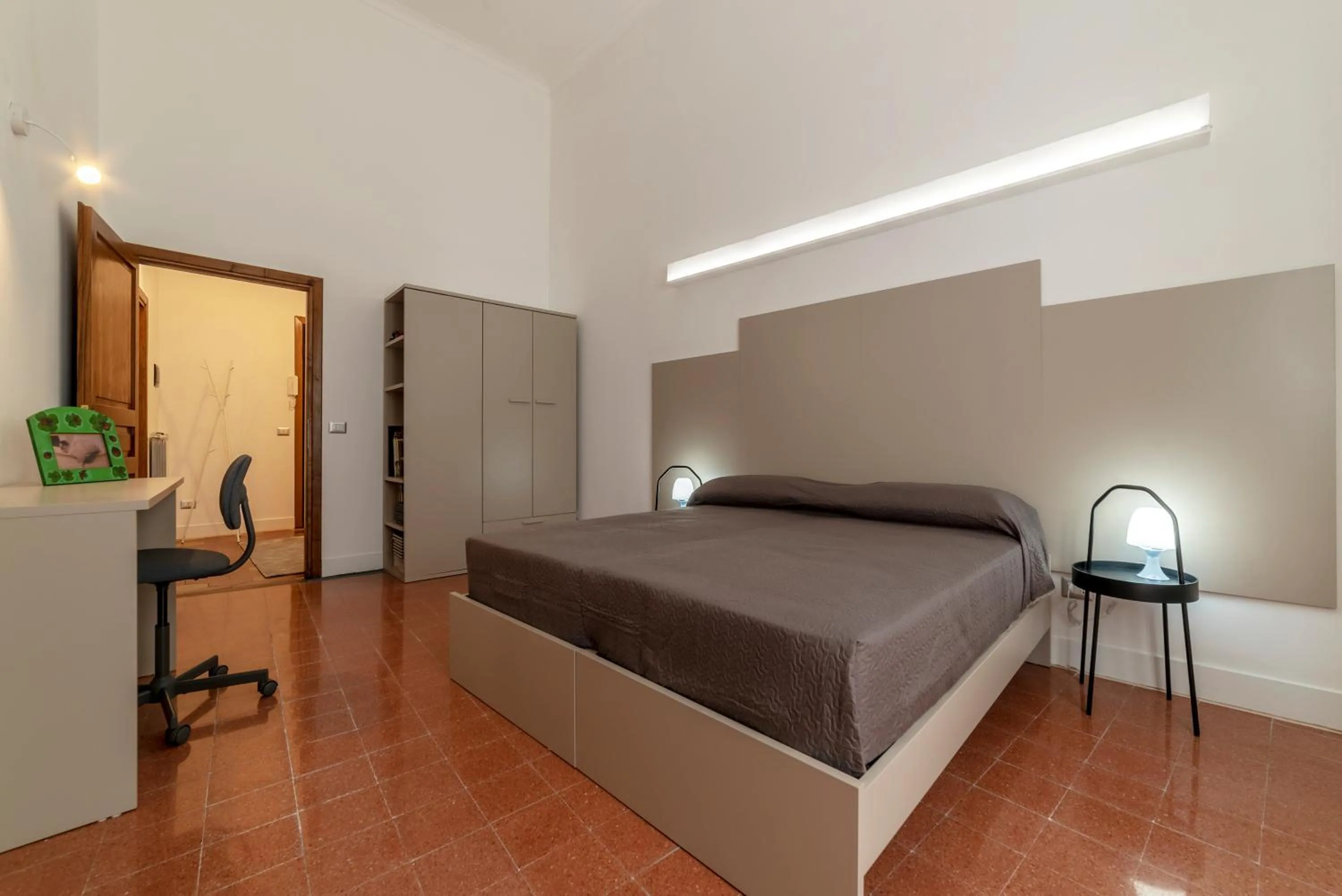 Bedroom, Bed in Largo di Torre Argentina Apartment