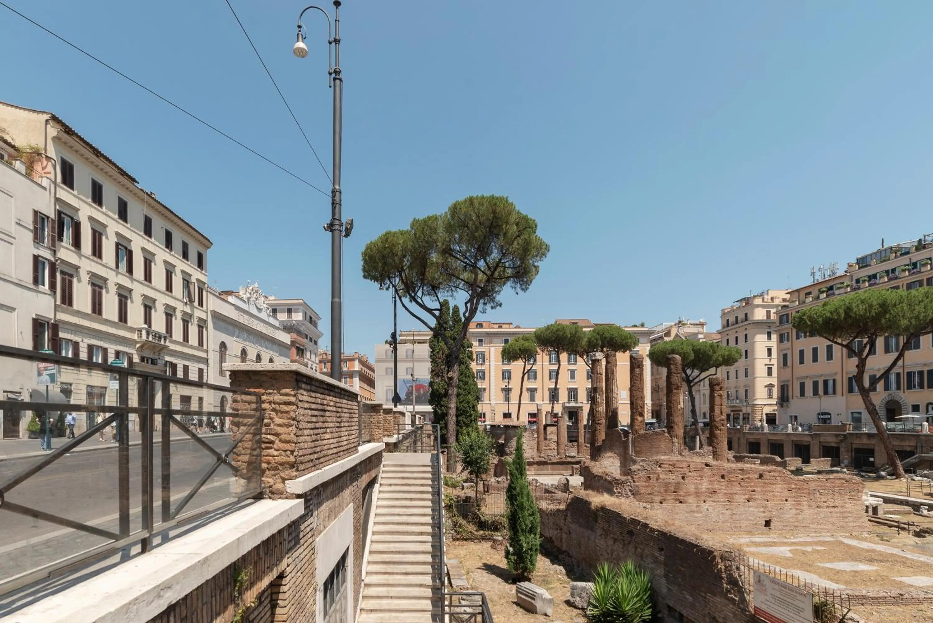 Neighbourhood in Largo di Torre Argentina Apartment