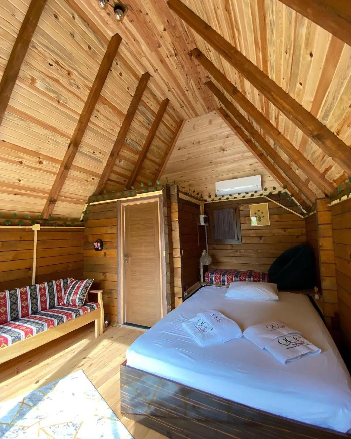 Bedroom, Bed in Oce Bungalow