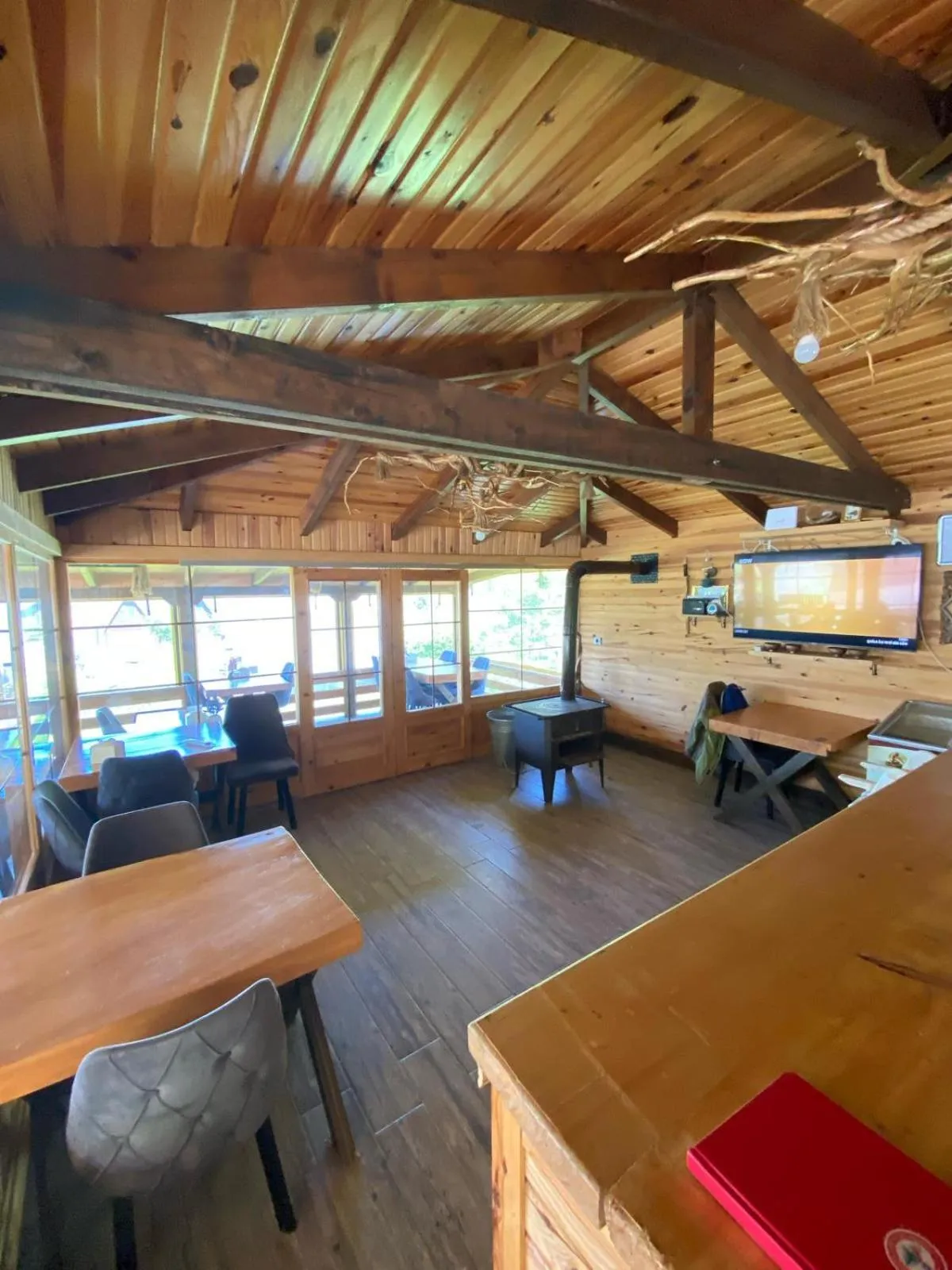 Restaurant/places to eat in Oce Bungalow