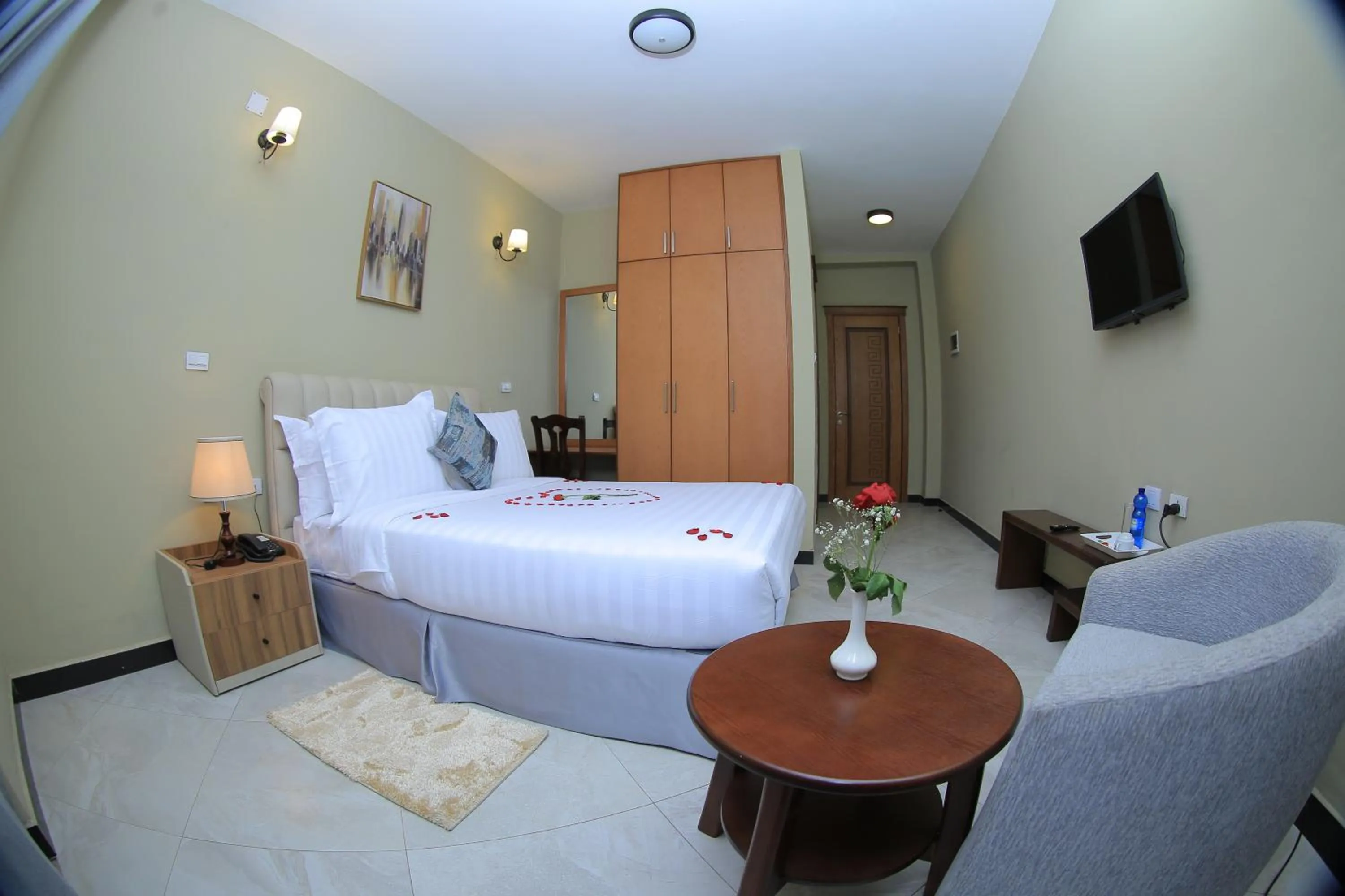 Photo of the whole room, Bed in Daisy Hotel