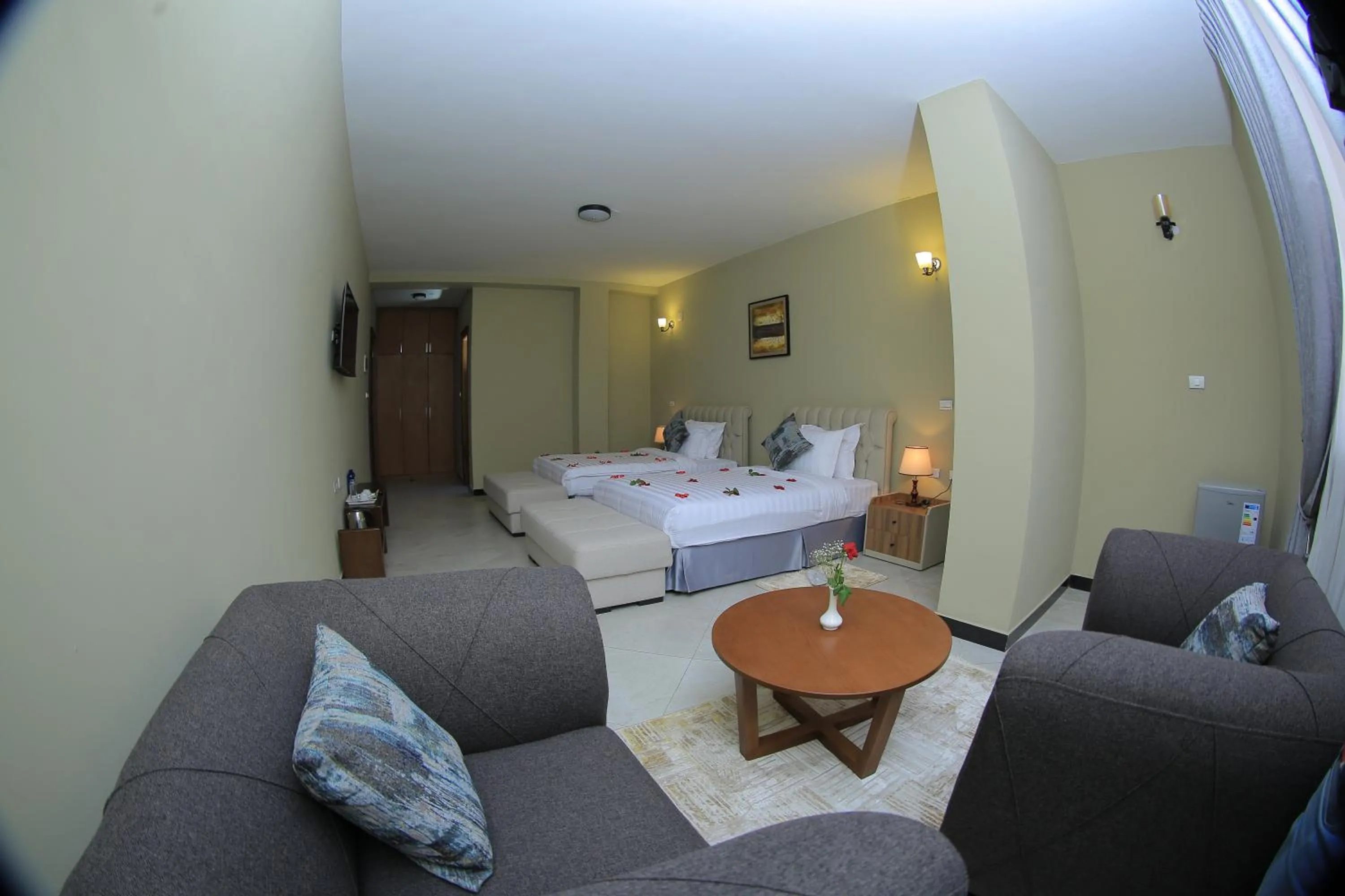 Photo of the whole room, Bed in Daisy Hotel