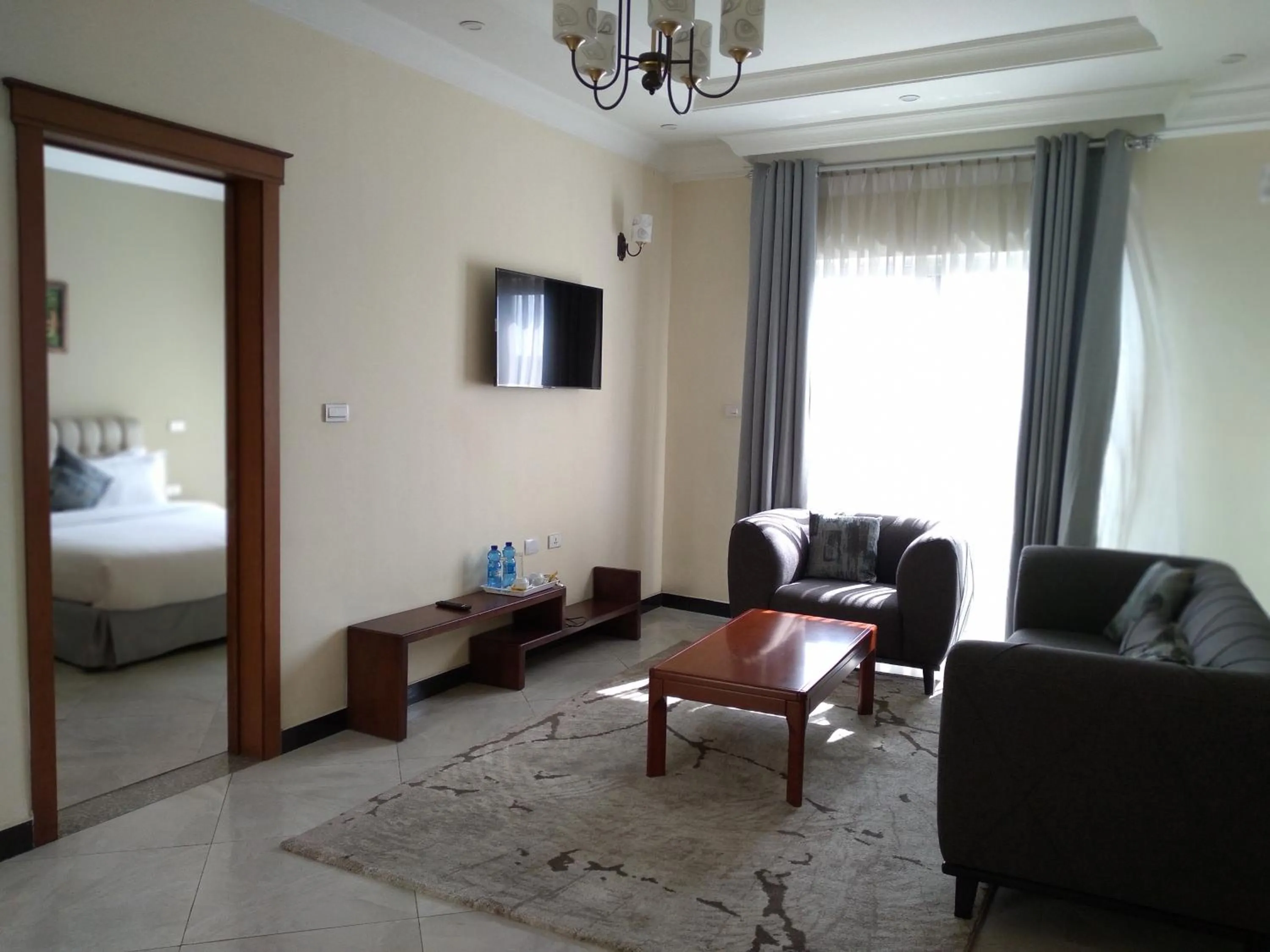 Living room, Bed in Daisy Hotel