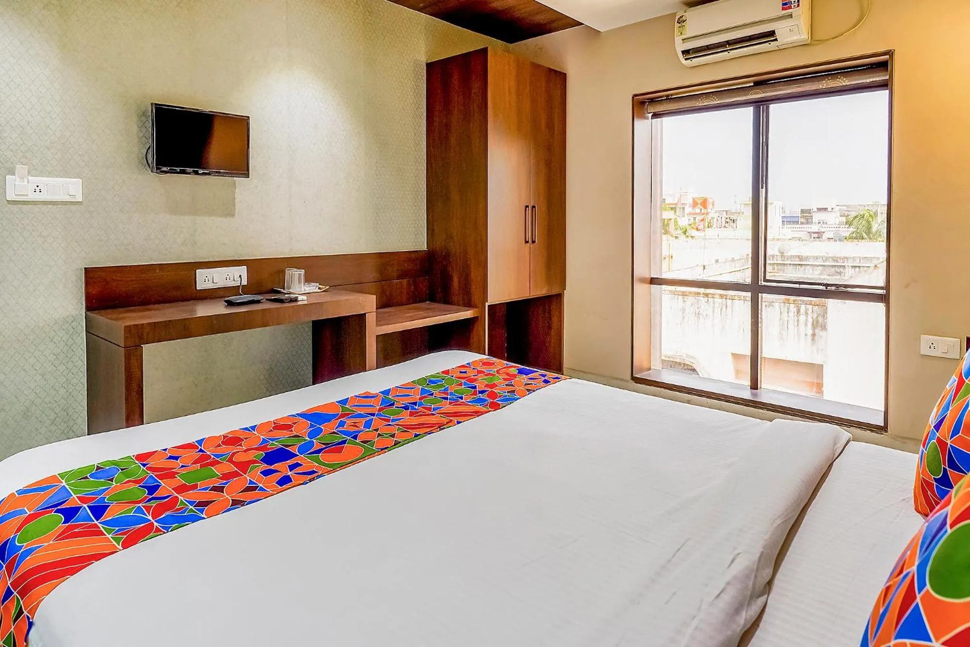 Coffee/tea facilities, Bed in FabHotel Eros 211 - Nr Sreebhumi