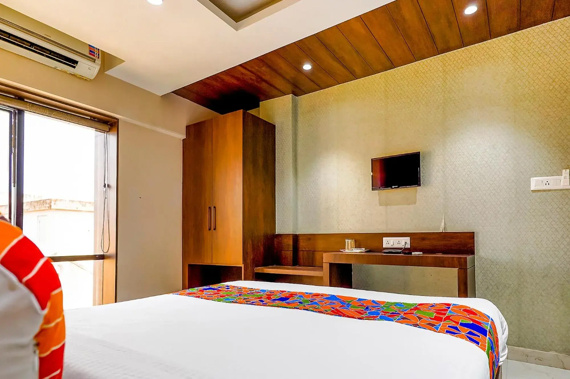 Photo of the whole room, Bed in FabHotel Eros 211 - Nr Sreebhumi Photo of the whole room, Bed in FabHotel Eros 211 - Nr Sreebhumi