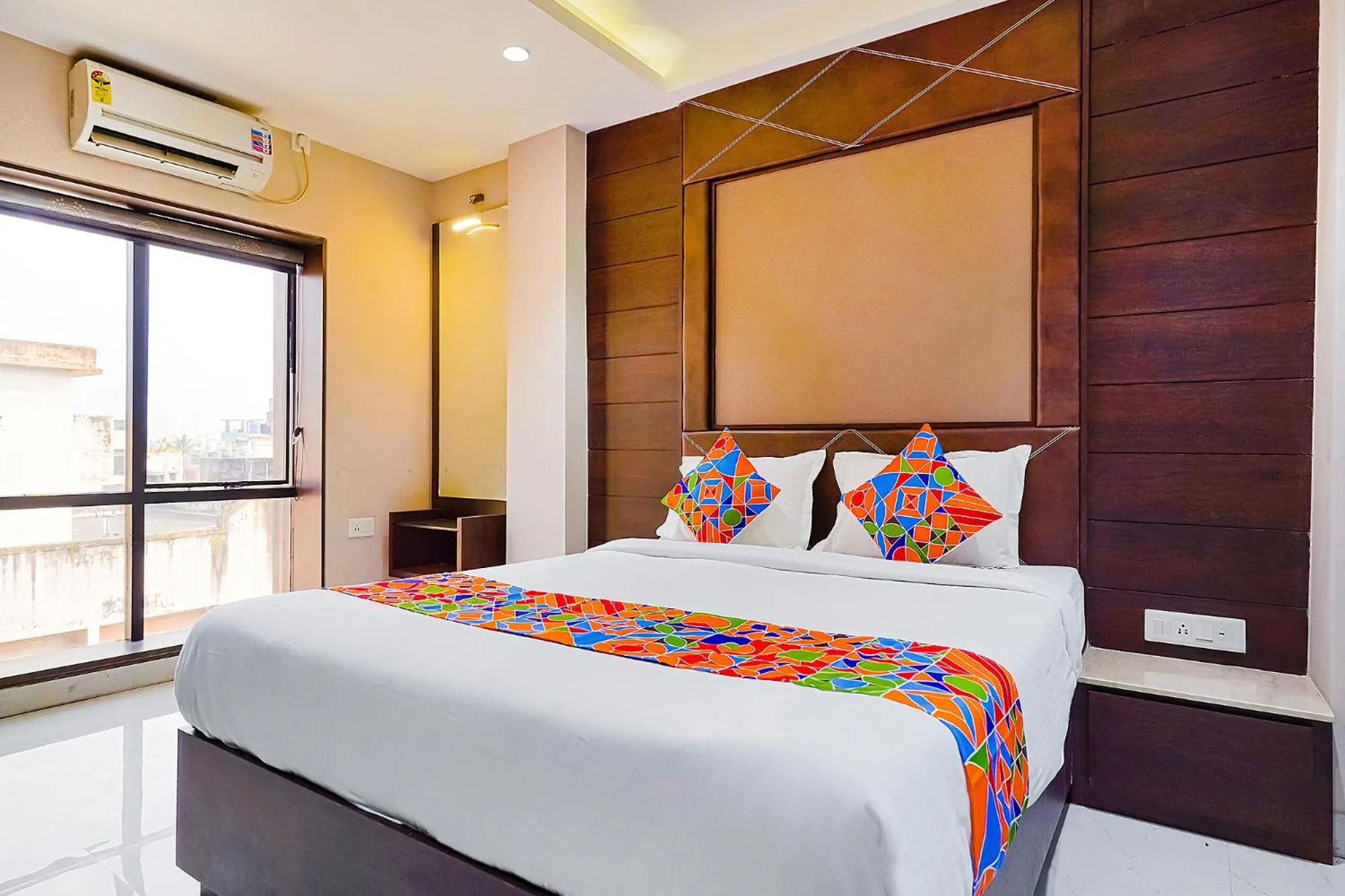 Dining area, Bed in FabHotel Eros 211 - Nr Sreebhumi