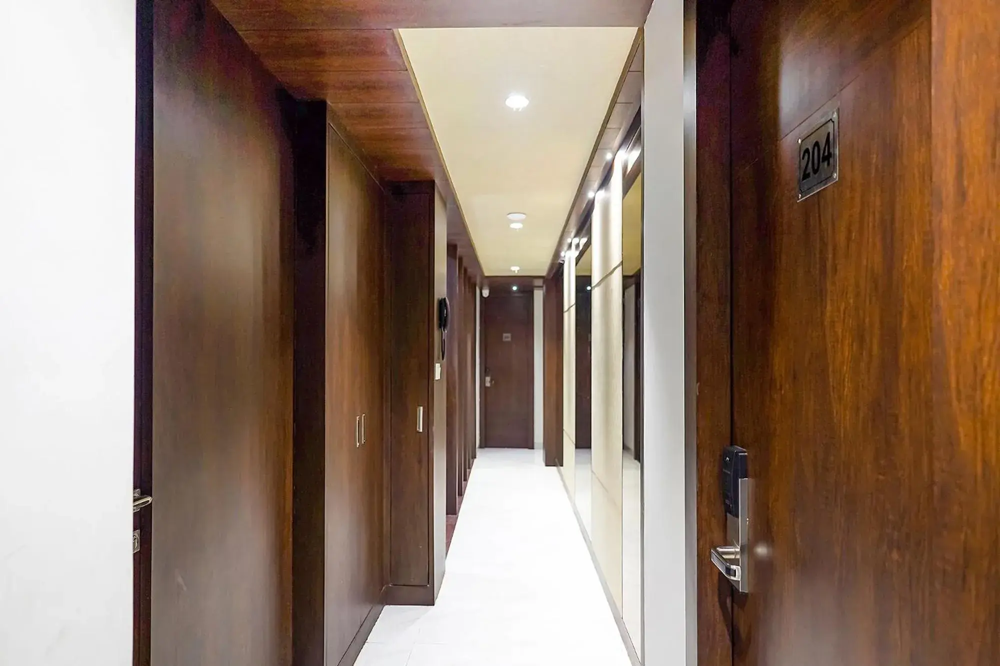 Lobby or reception in FabHotel Eros 211 - Nr Sreebhumi Lobby or reception in FabHotel Eros 211 - Nr Sreebhumi