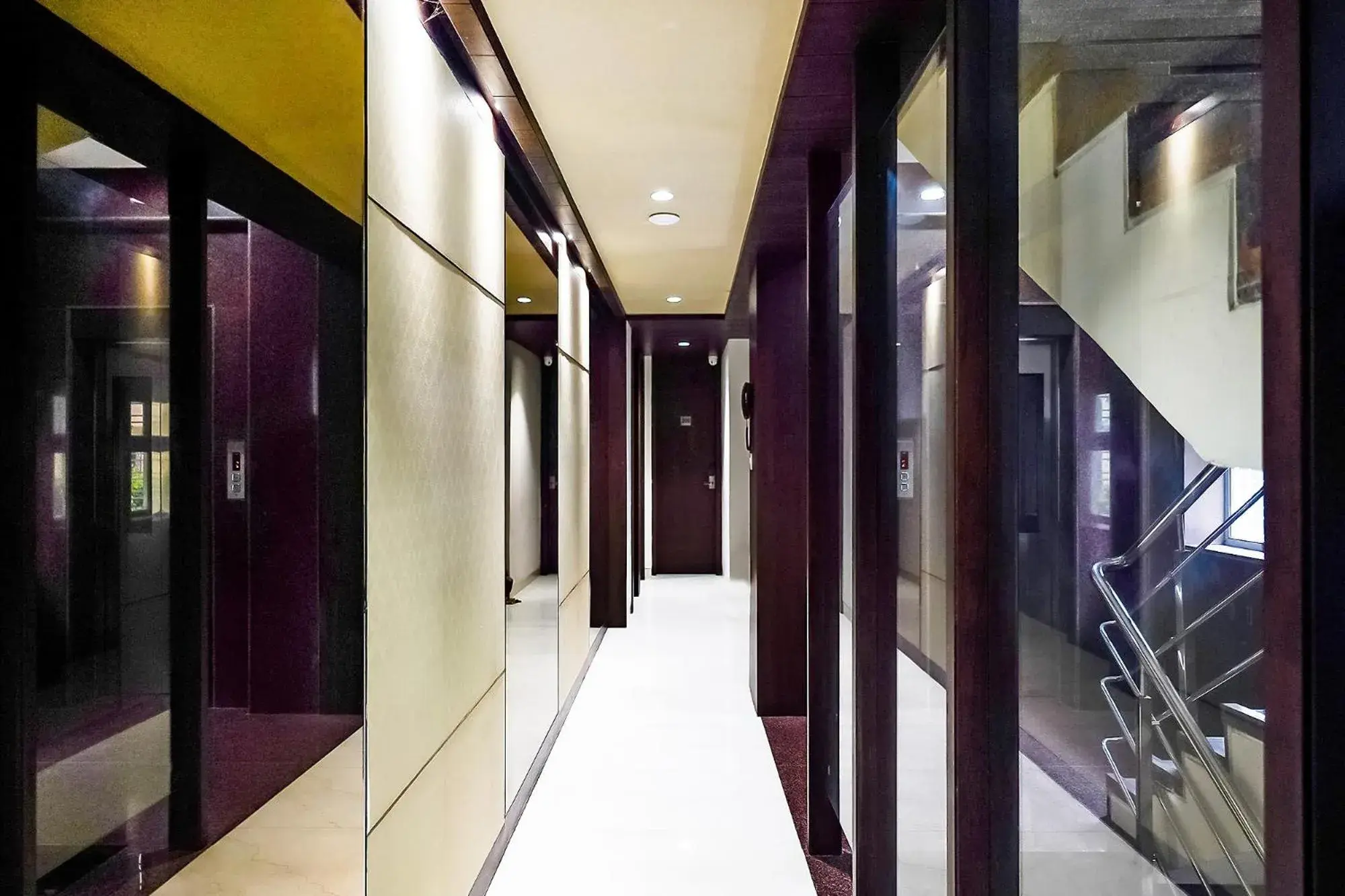 Lobby or reception in FabHotel Eros 211 - Nr Sreebhumi Lobby or reception in FabHotel Eros 211 - Nr Sreebhumi