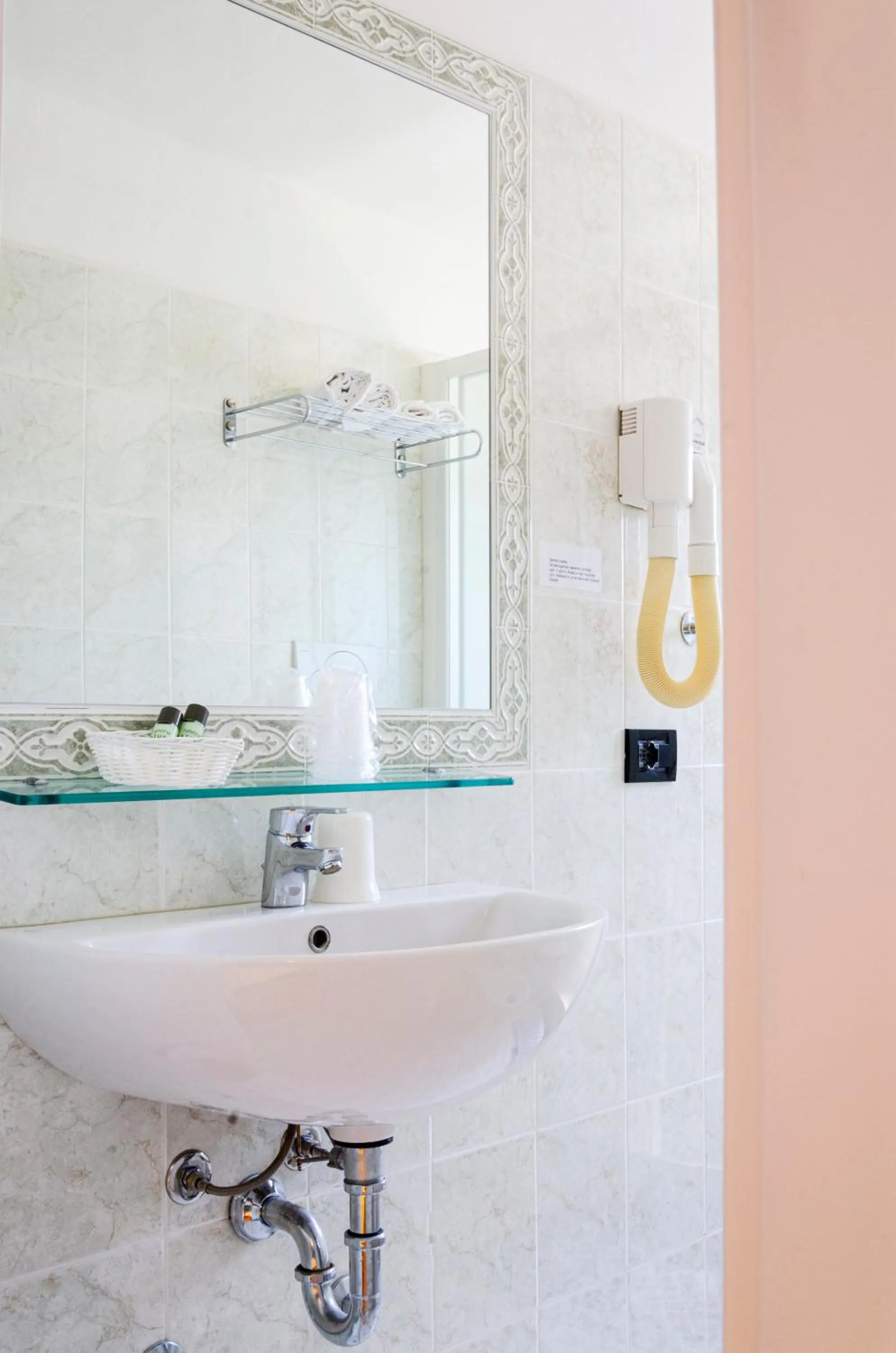 Shower in Hotel Stella Alpina