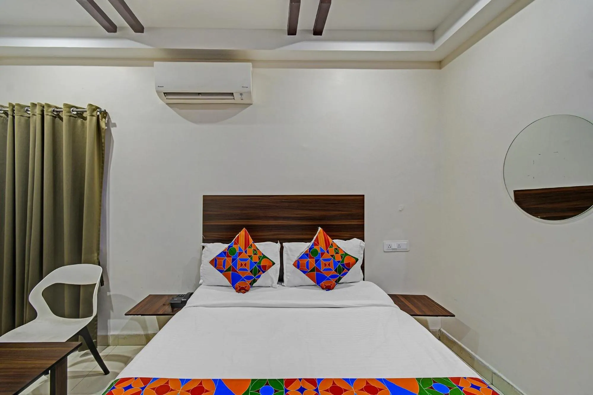 Bed in FabHotel White House Leo