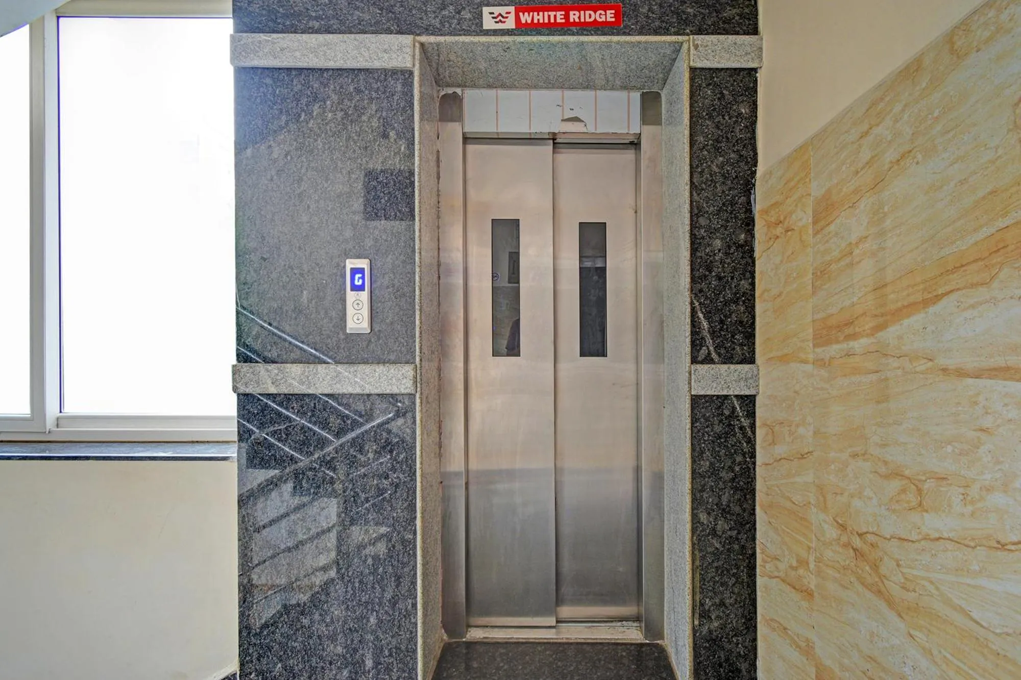 elevator in FabHotel White House Leo